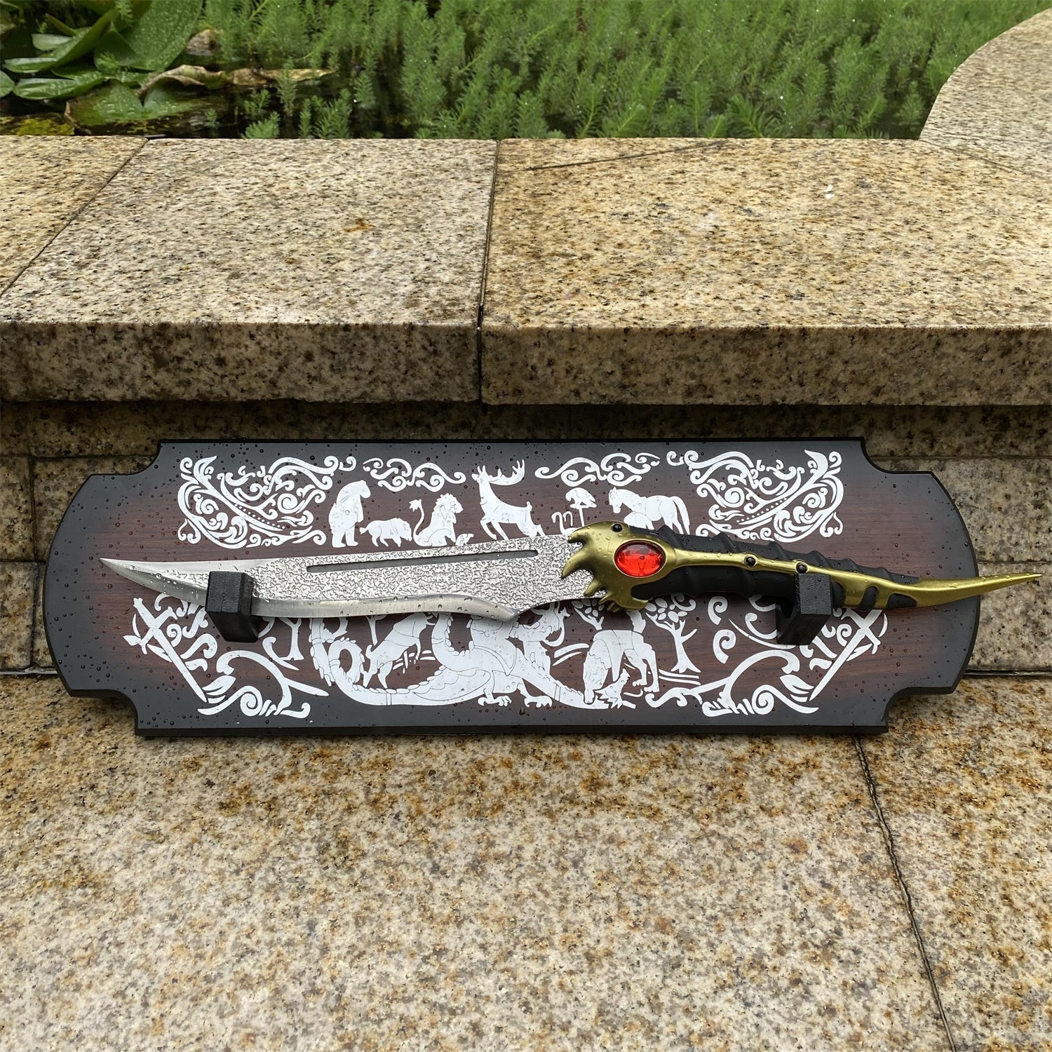 Arya Stark Catspaw Dagger 1:1 Replica With Display Plate - Tophatter Daily Deals