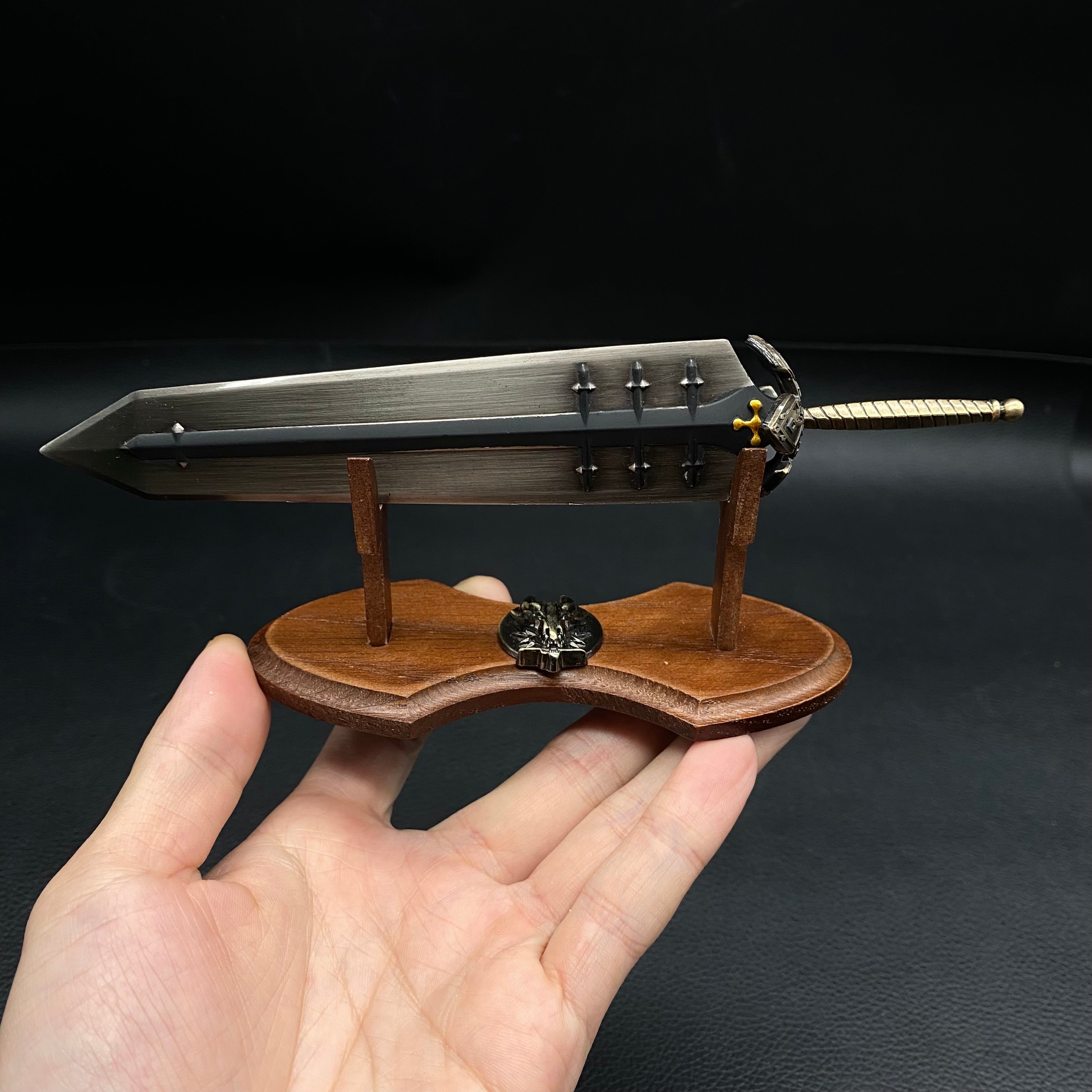 Demon-Dweller Sword & Asta Greatsword Metal Replica 2 In 1 Pack 18CM Sword & Stand - Tophatter Daily Deals