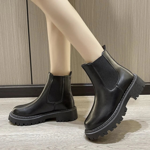 Supportive Women’s Chelsea Boots - Chunky PU Sole Autumn - Tophatter Daily Deals