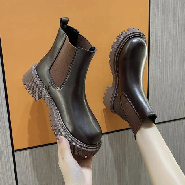 Supportive Women’s Chelsea Boots - Chunky PU Sole Autumn - Tophatter Daily Deals