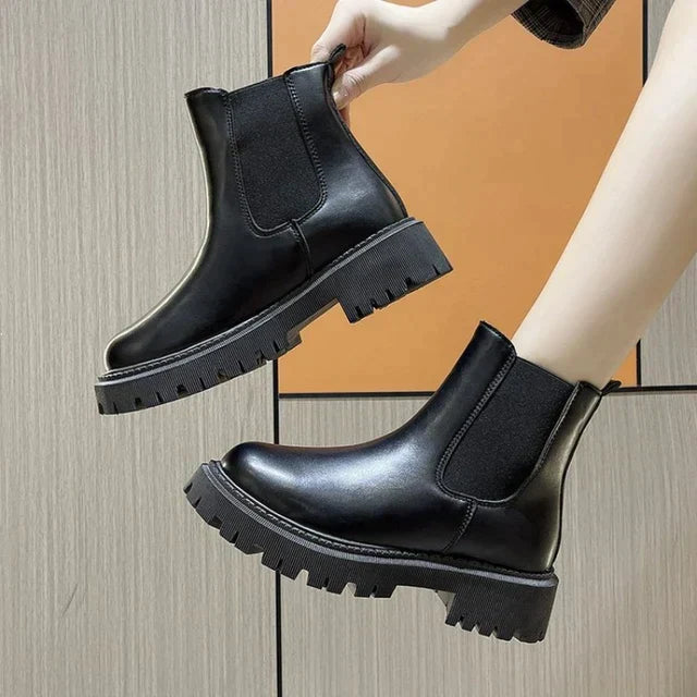 Supportive Women’s Chelsea Boots - Chunky PU Sole Autumn - Tophatter Daily Deals