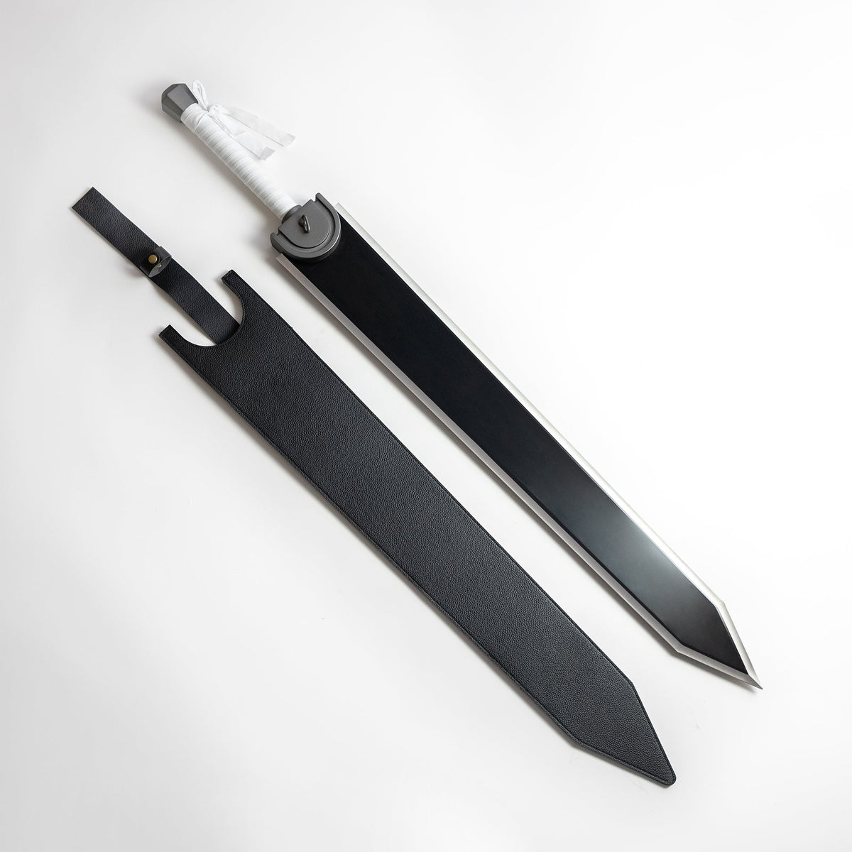 Guts' Dragonslayer Sword - Tophatter Daily Deals