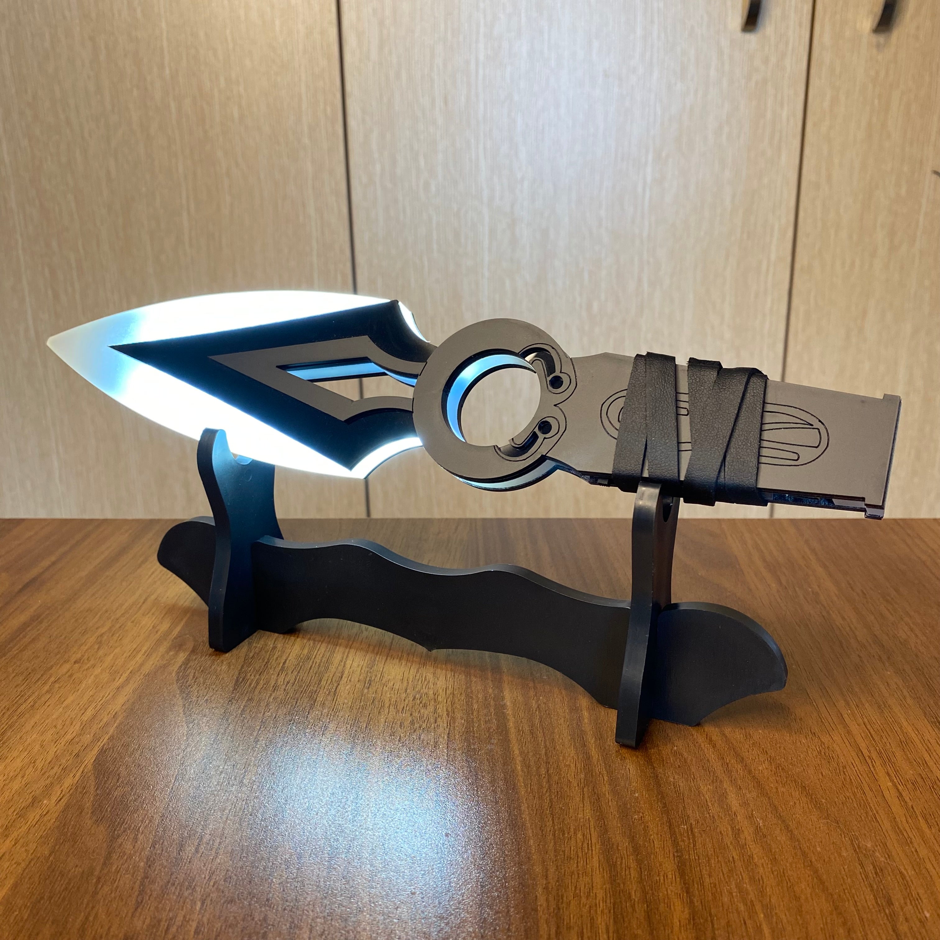 Jett Kunai Replica 3D Night Lamp - Tophatter Daily Deals