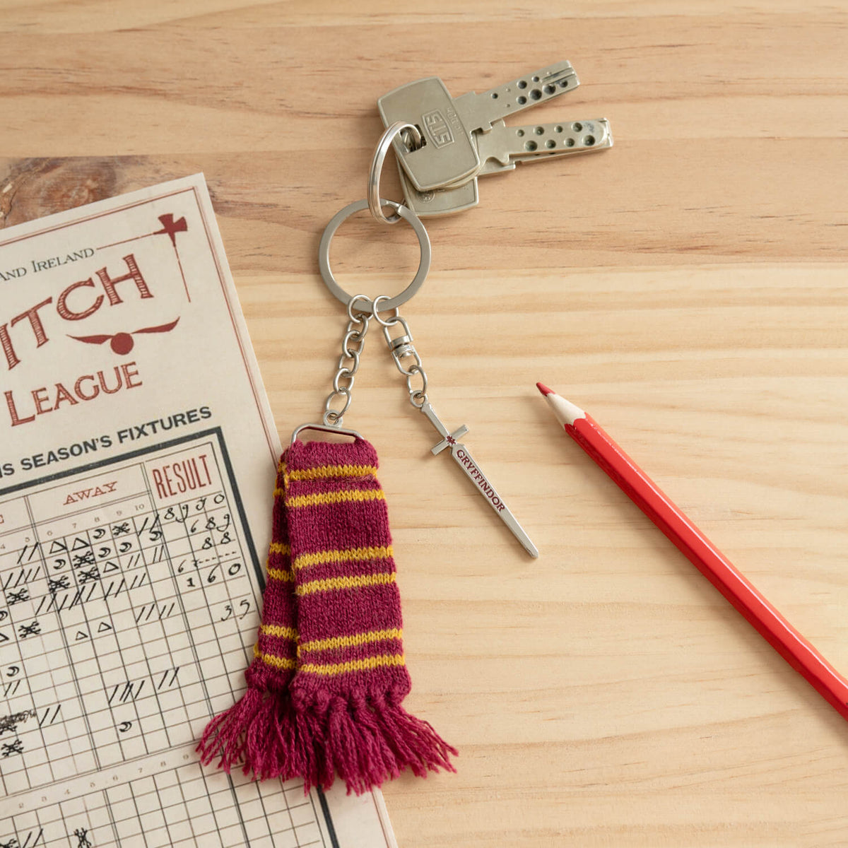 Harry Potter – Gryffindor Scarf Keyring Keyring - Tophatter Daily Deals