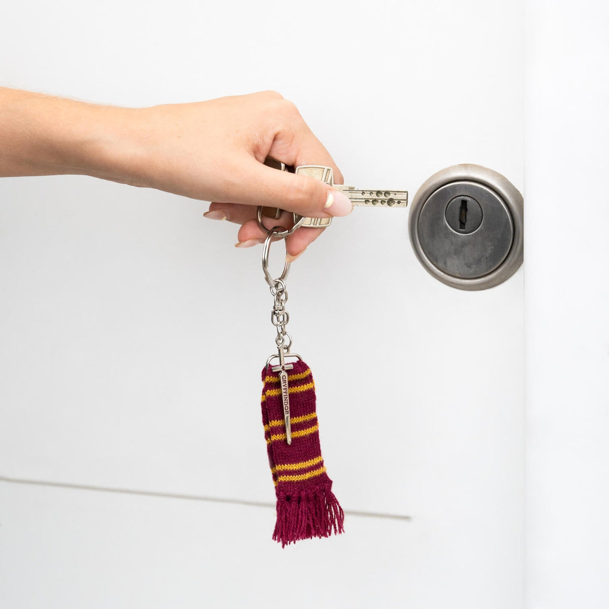 Harry Potter – Gryffindor Scarf Keyring Keyring - Tophatter Daily Deals