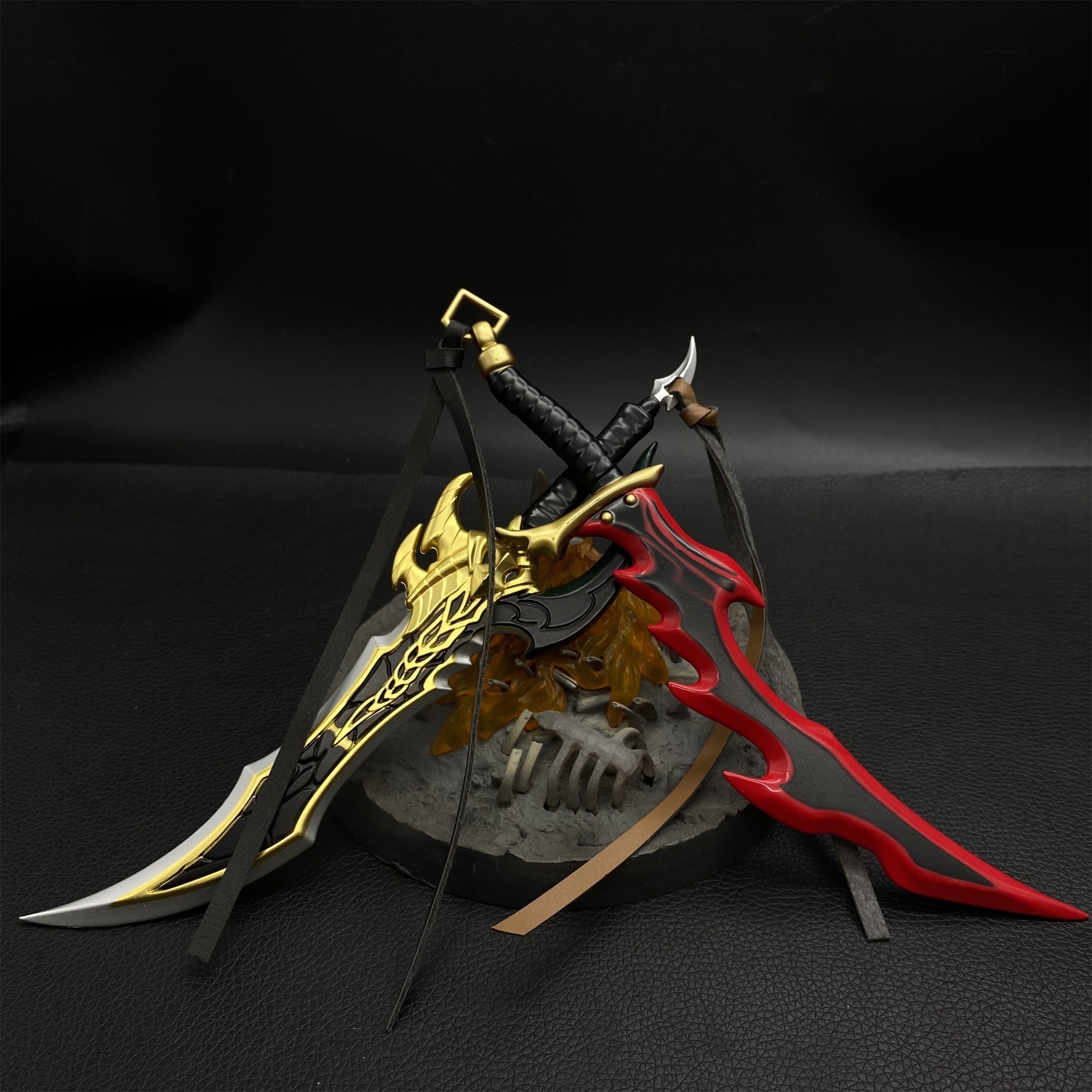 Mini Mini Kasaka's Venom Fang And Knight Killer Dagger Metal Replica - Tophatter Daily Deals