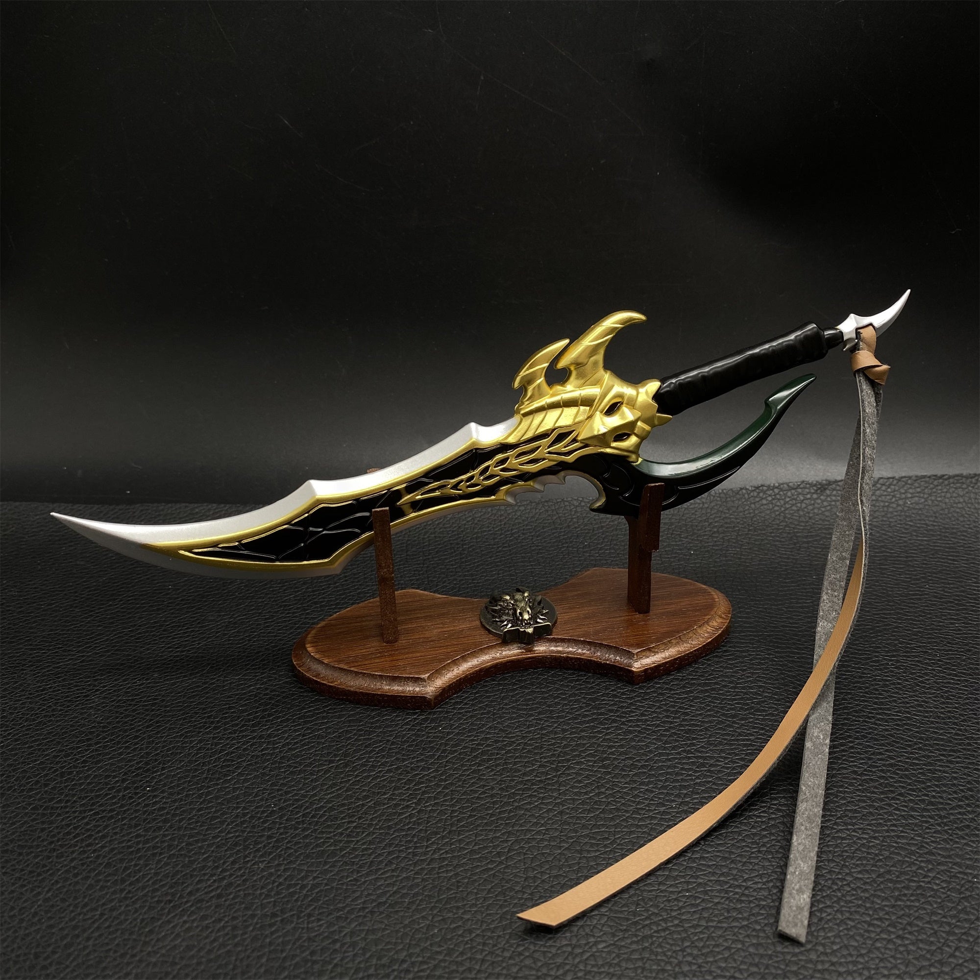 Mini Mini Kasaka's Venom Fang And Knight Killer Dagger Metal Replica Kasaka's Venom Fang & Stand - Tophatter Daily Deals