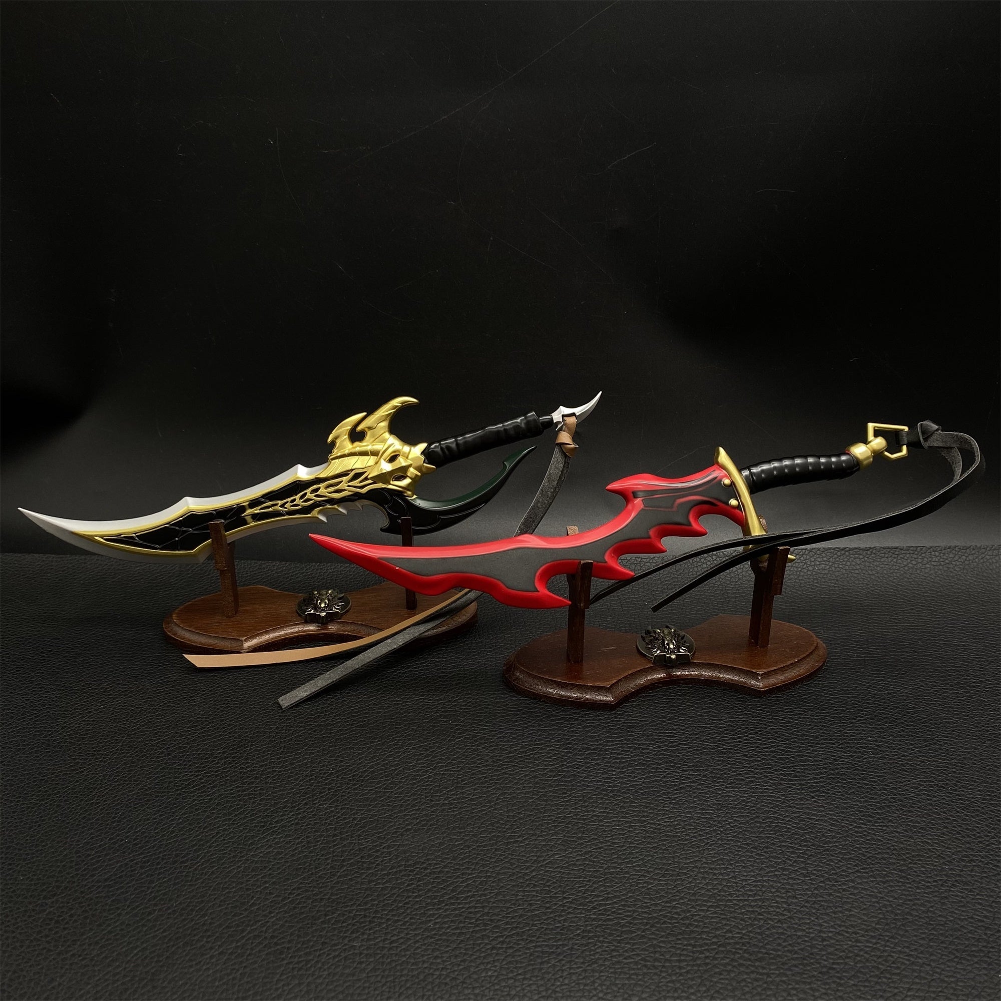 Mini Mini Kasaka's Venom Fang And Knight Killer Dagger Metal Replica - Tophatter Daily Deals