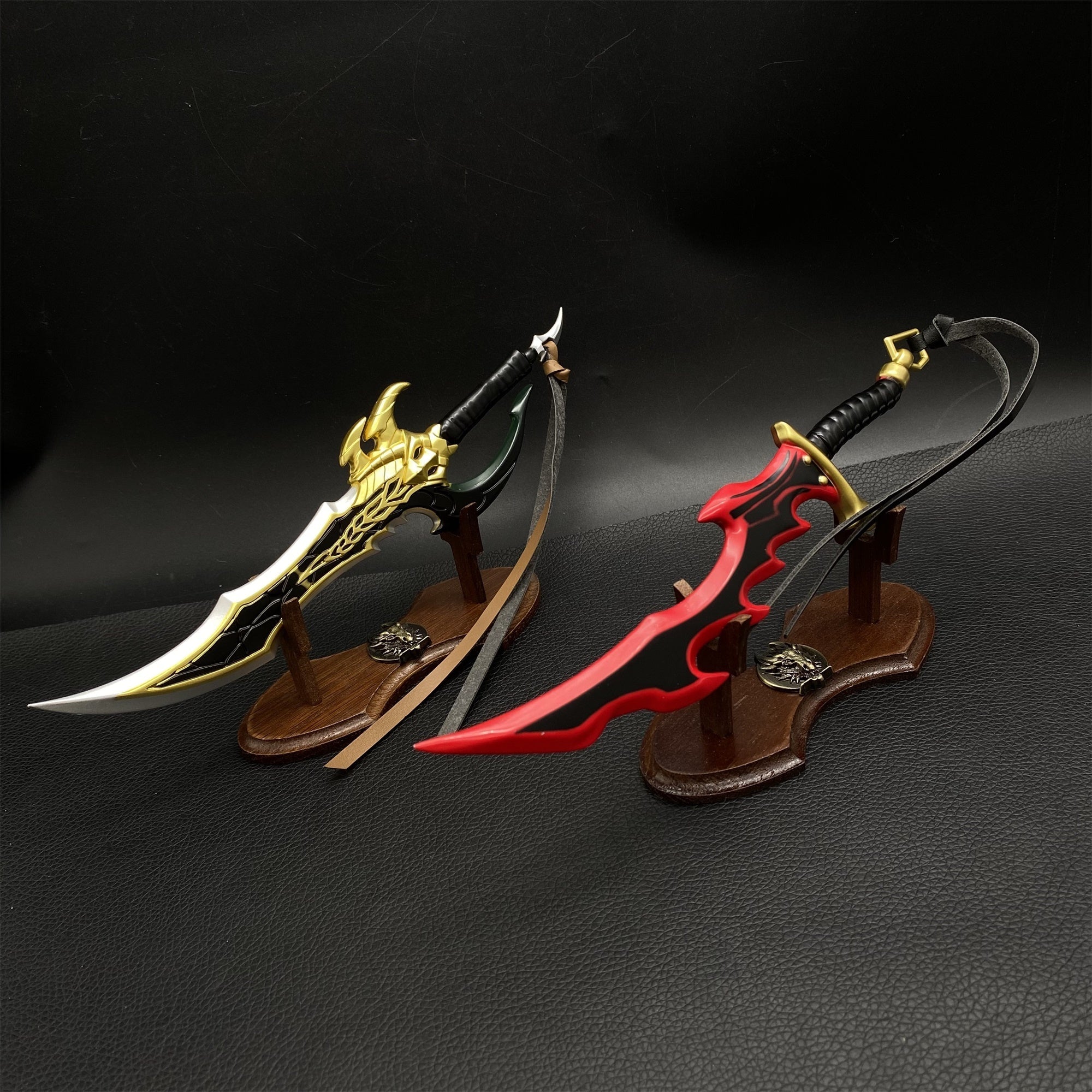 Mini Mini Kasaka's Venom Fang And Knight Killer Dagger Metal Replica 2 In Pack & 2 Stand - Tophatter Daily Deals