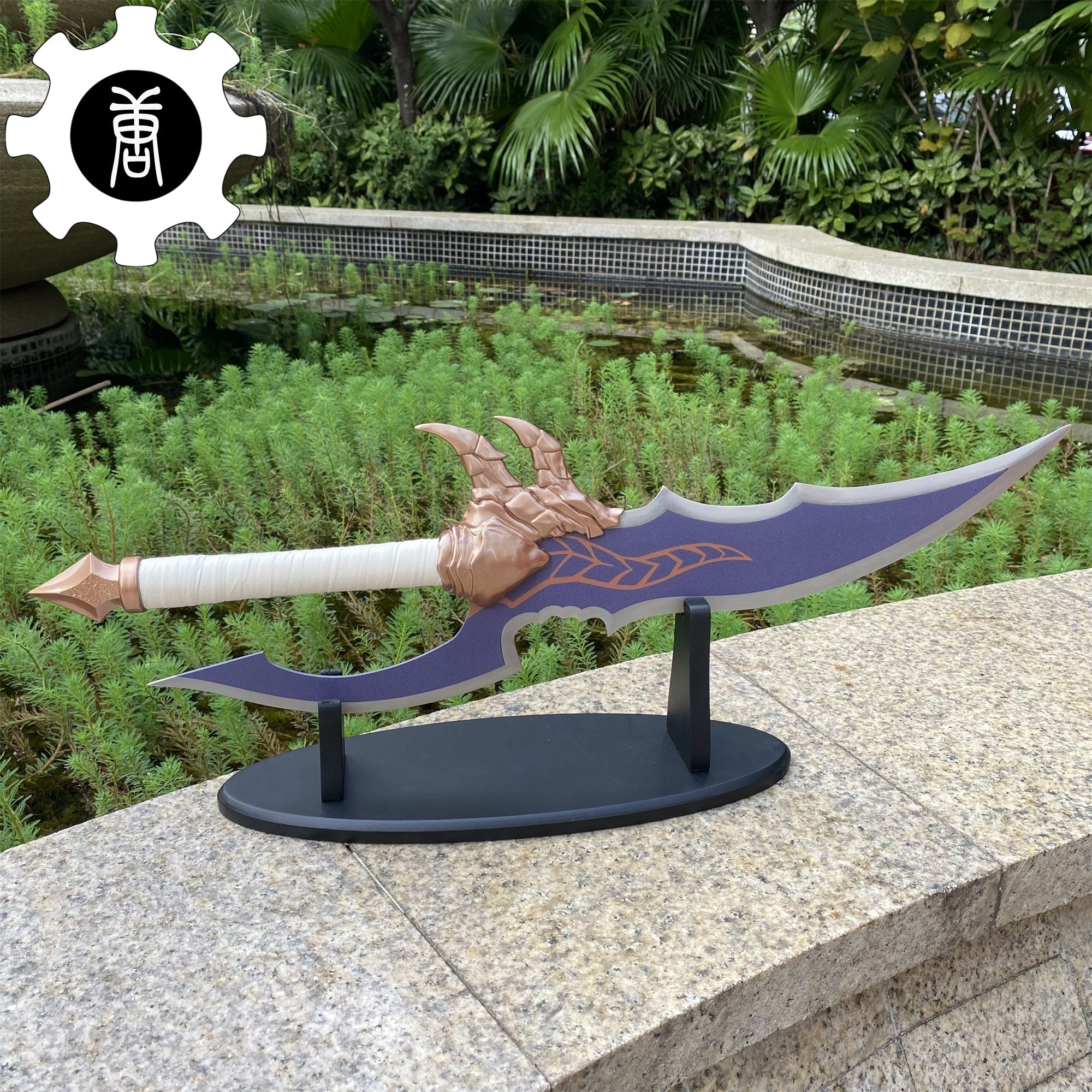 Kasaka's Venom Fang Dagger & Knight Killer Dagger Life-Size Metal Replica Kasaka's Venom Fang Dagger & Black Stand - Tophatter Daily Deals