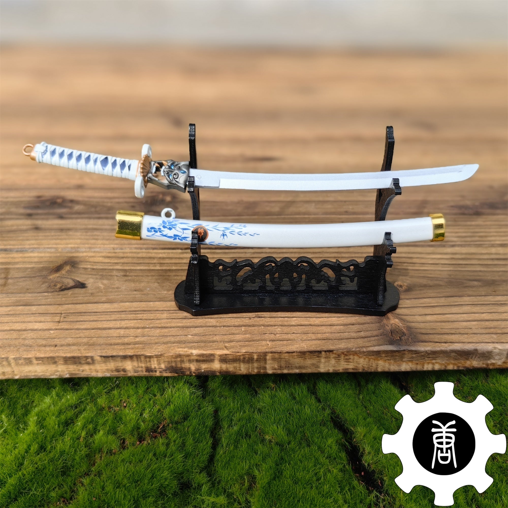 Metal Onimaru Kunitsuna Sword Katana Replica 4 In 1 Pack White & Stand - Tophatter Daily Deals