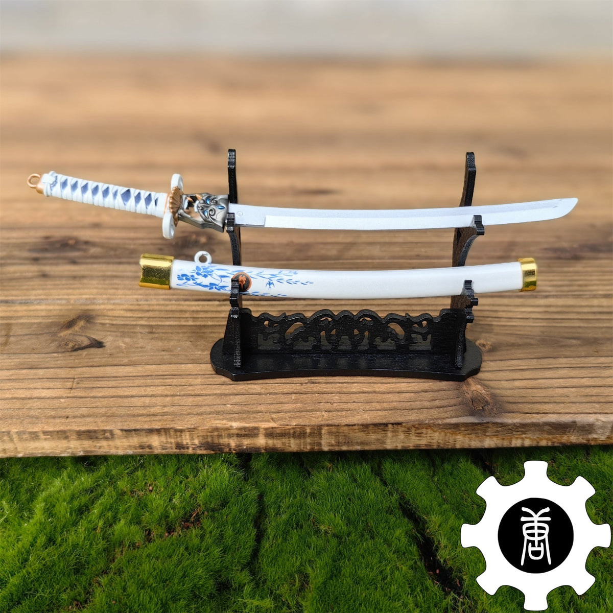 Metal Onimaru Kunitsuna Sword Katana Replica 4 In 1 Pack White & Stand - Tophatter Daily Deals