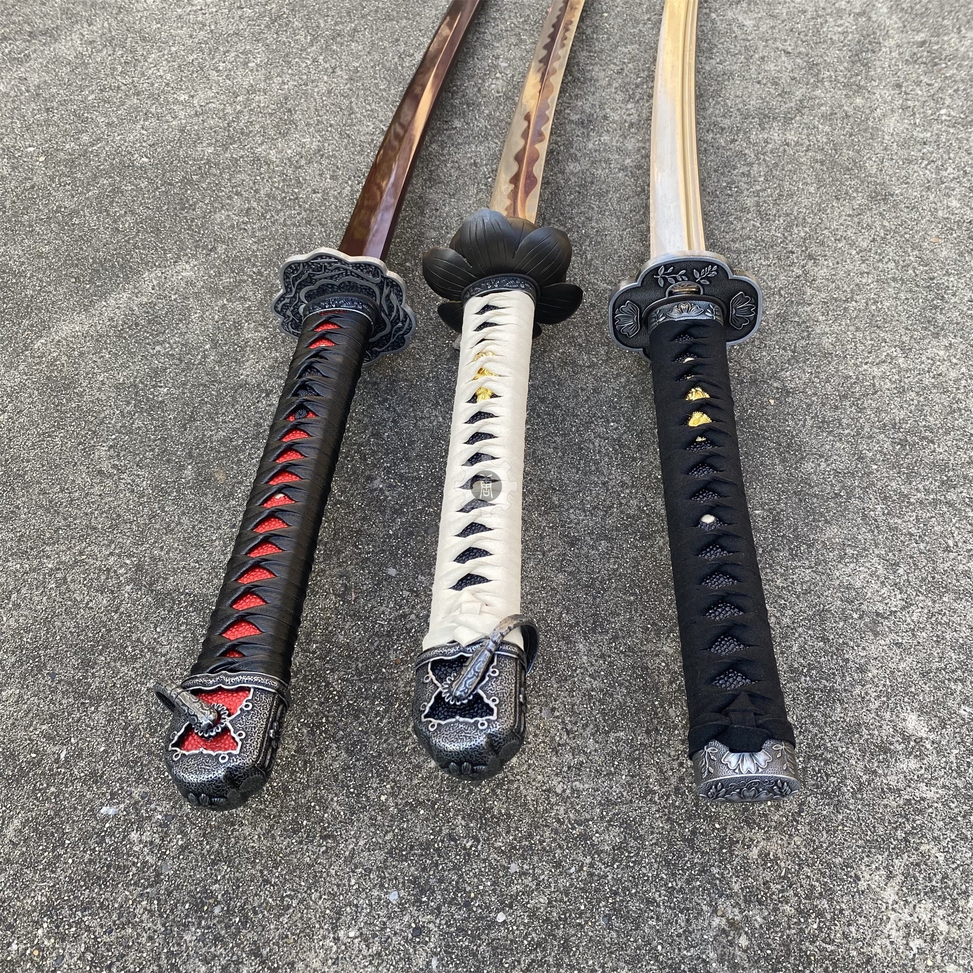 Life-Size Kusabimaru Katana, Gracious Gift of Tears, Black Mortal Blade Replicas - Tophatter Daily Deals