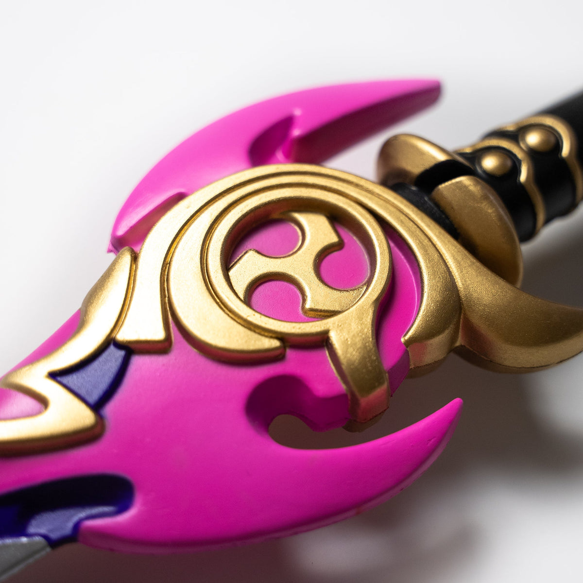 Kamisato Ayaka's "Kirigiri no Kaikou" Mistsplitter Reforged (High Density Foam) Video Game Sword - Tophatter Daily Deals
