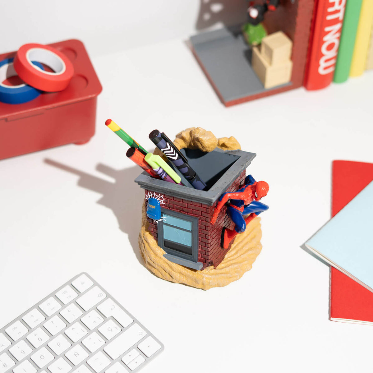 Marvel – Spider-Man Pen Holder with Stationery Set Pen - Tophatter Daily Deals