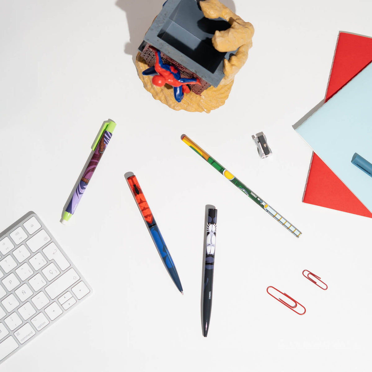 Marvel – Spider-Man Pen Holder with Stationery Set Pen - Tophatter Daily Deals