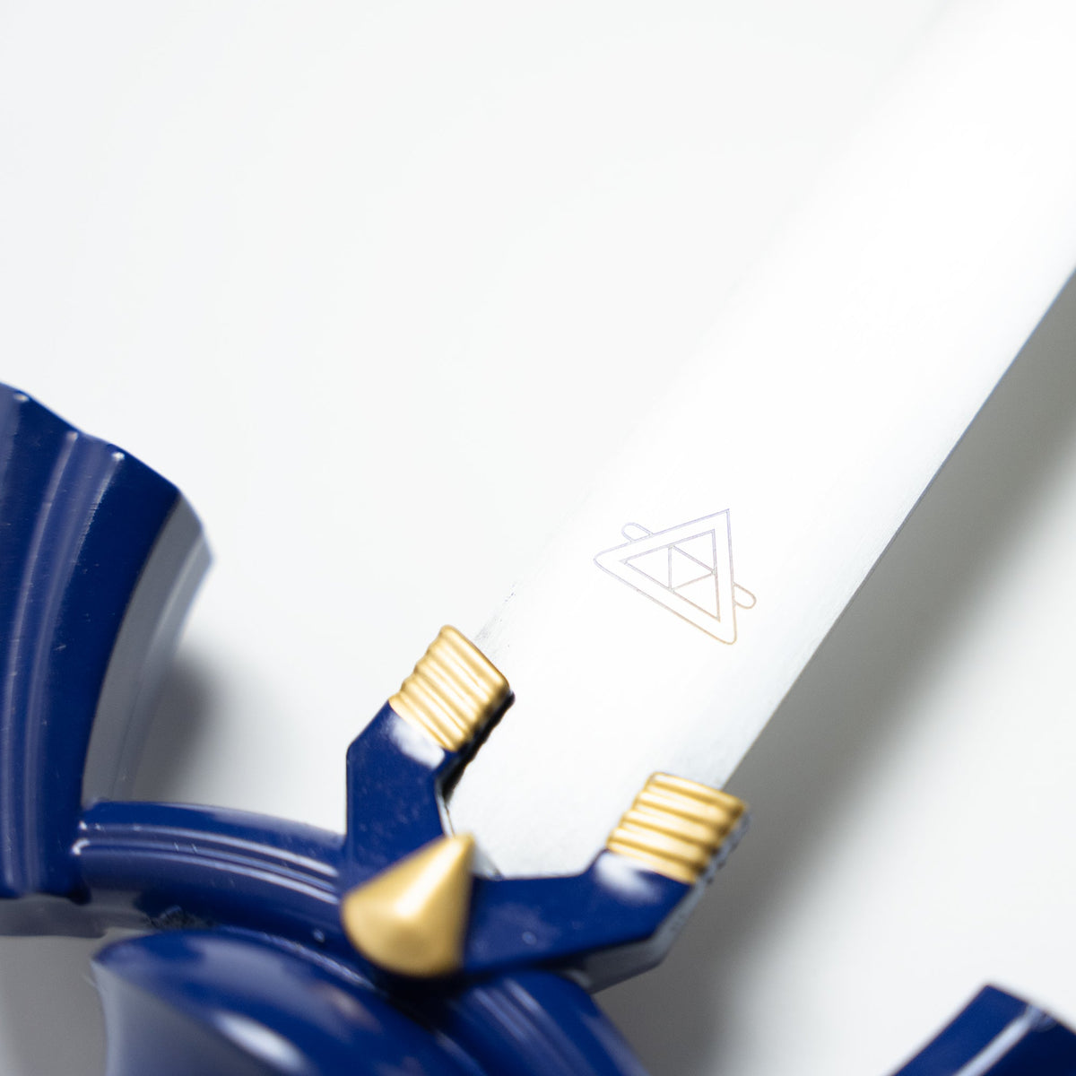 Link's Master Sword (with Sheath) Video Game Sword - Tophatter Daily Deals