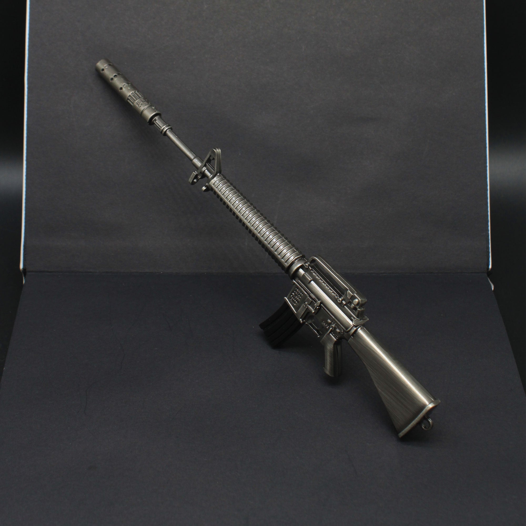 M16 Miniature Metal Gun 23CM/9.1" - Tophatter Daily Deals