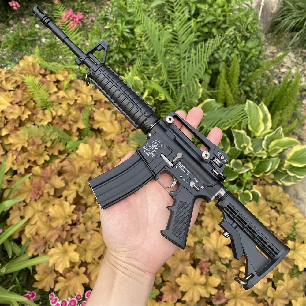 M4A1 1:2.05 Gun Replica Highly-Detailed M4A1 Miniature Alloy Model Gun 40CM/15.7'' - Tophatter Daily Deals