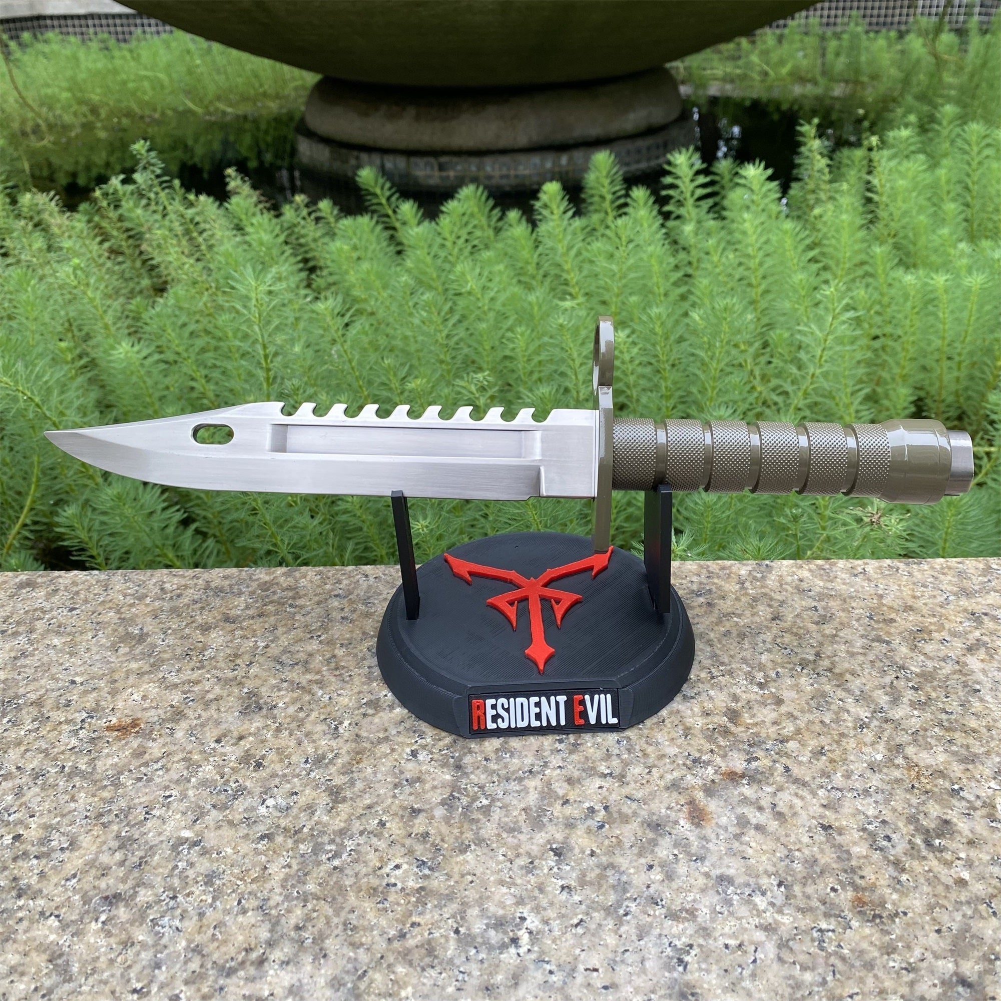 Re4 M9 Dagger Blunt Blade Metal Replica With 3D Printing Stand B - Tophatter Daily Deals