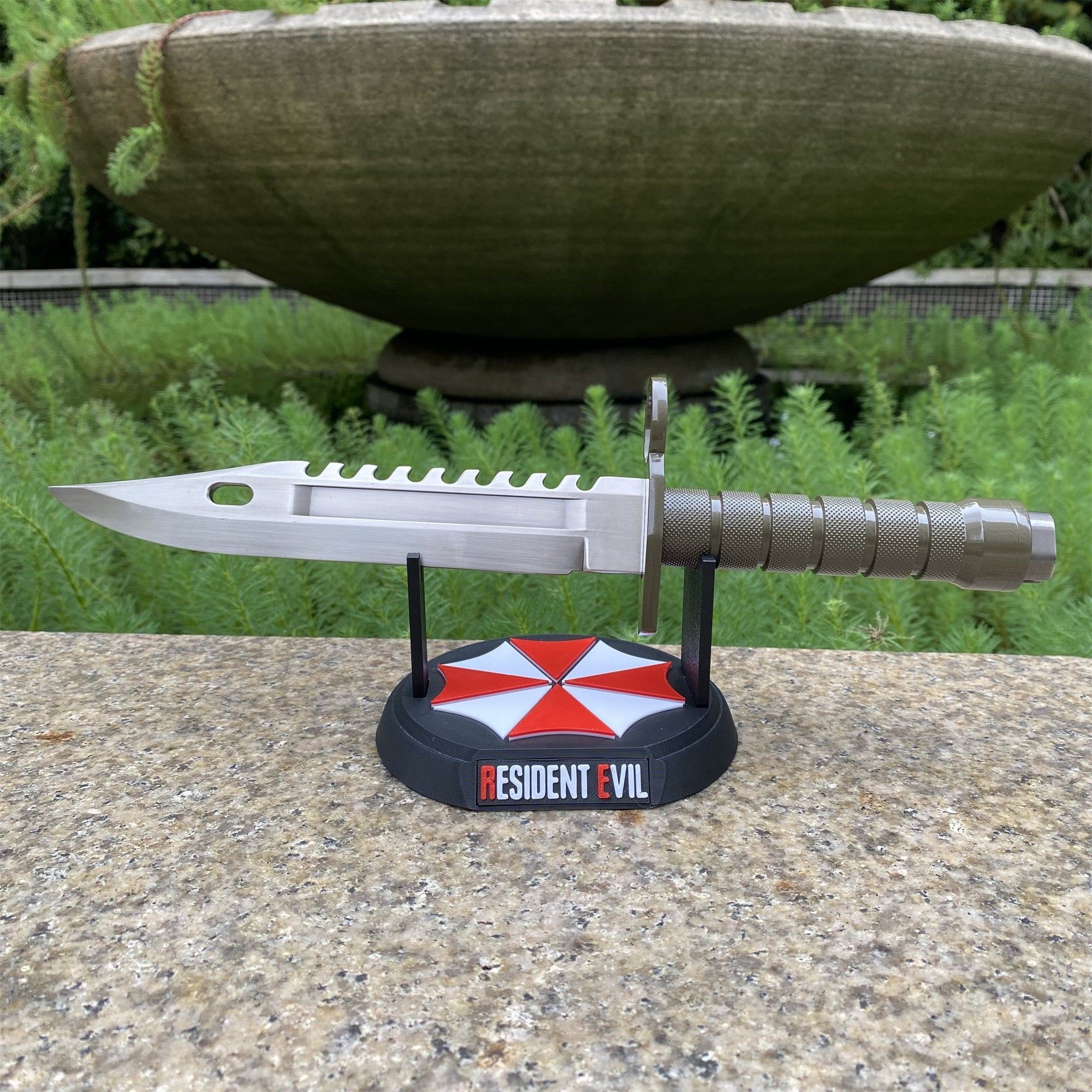 Re4 M9 Dagger Blunt Blade Metal Replica With 3D Printing Stand A - Tophatter Daily Deals