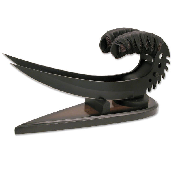 Chronicles of Riddick Claw Dagger Saber Knife with Display Stand - Tophatter's Army Products & Self Defense Collectible Weapons - Tophatter Daily Deals