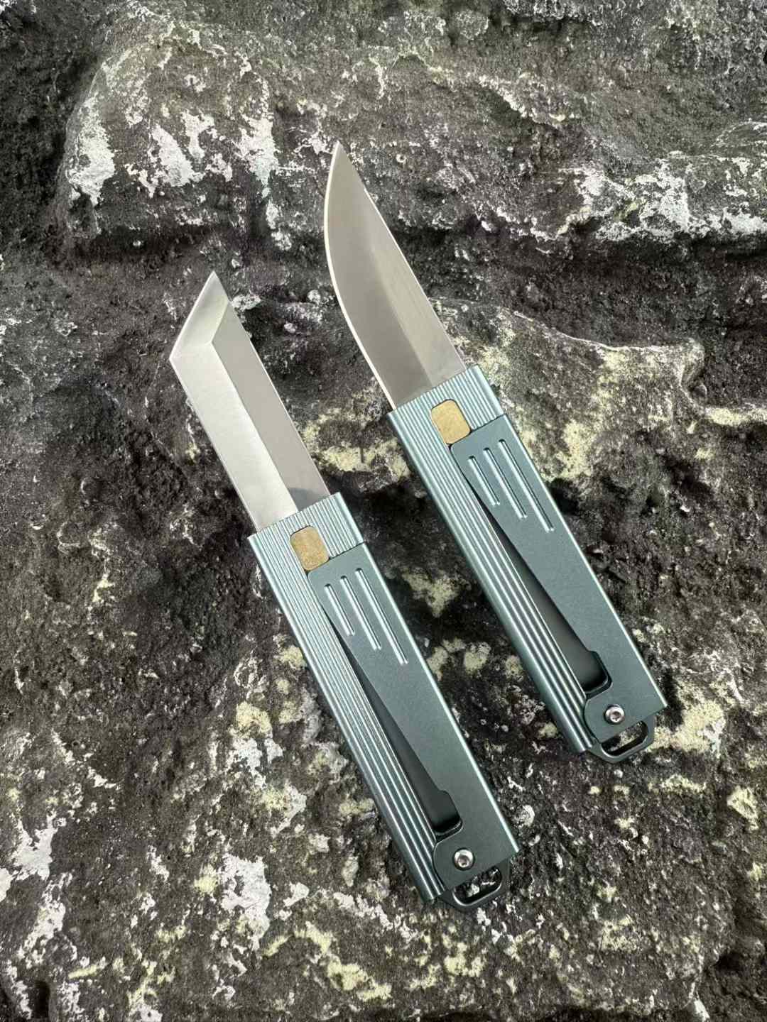 Mini Gravity Knife - Tophatter Daily Deals