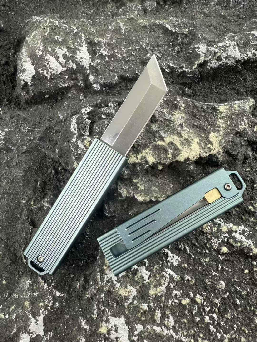 Mini Gravity Knife - Tophatter Daily Deals