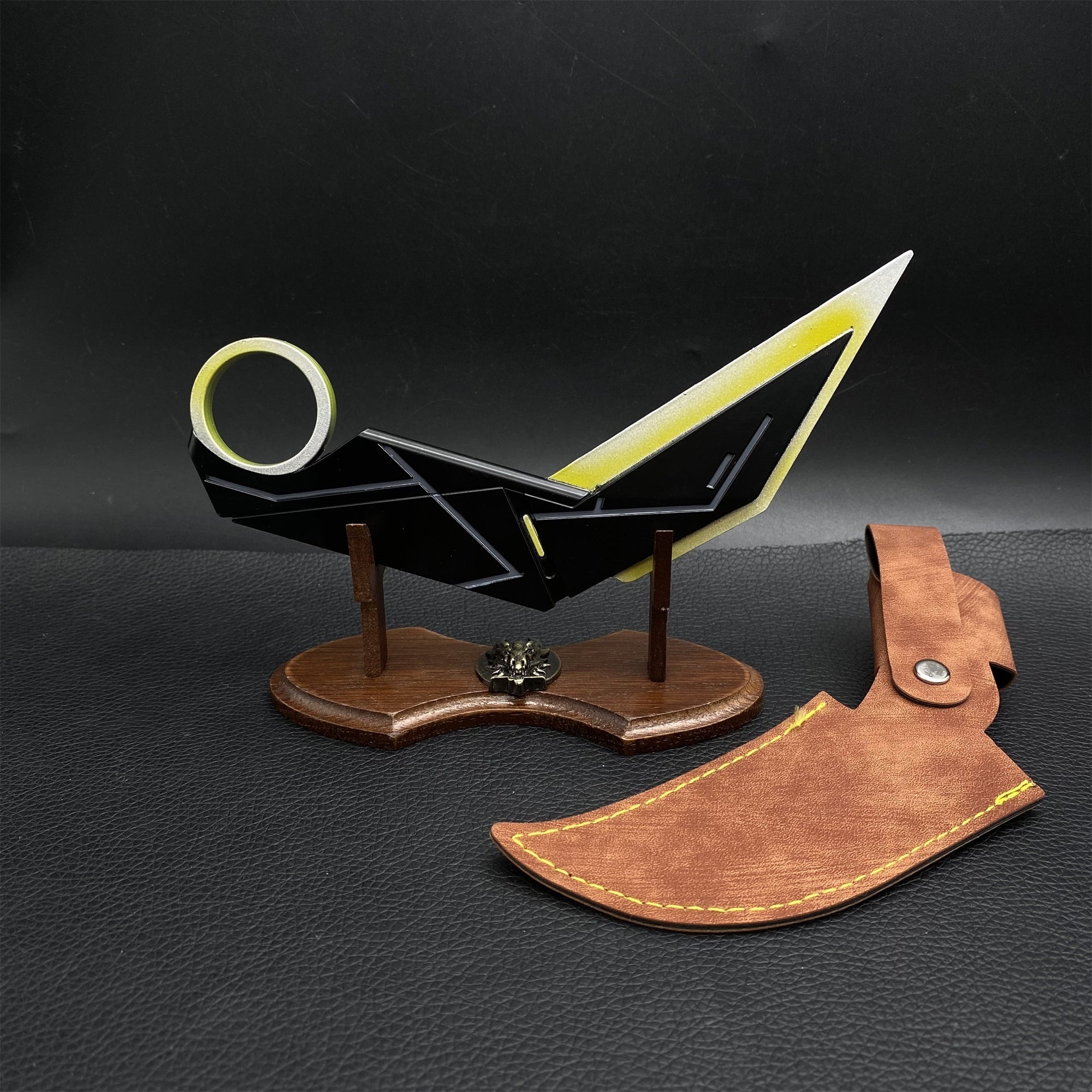 Metal Minima Karambit Replica With Stand - Tophatter Daily Deals