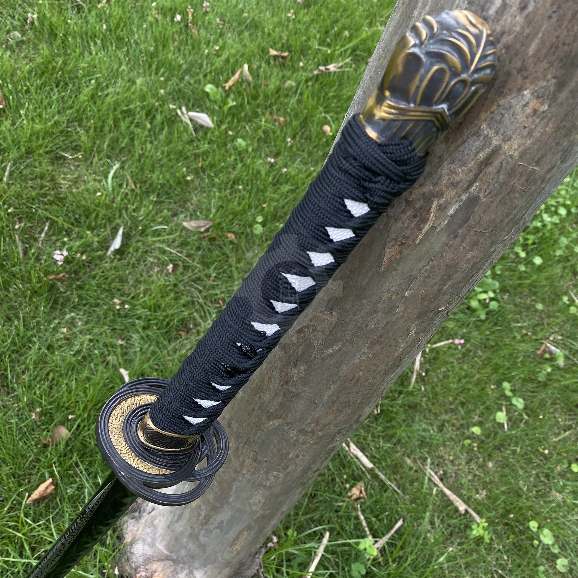 Real-Life Carbon Steel Moonveil Katana Replica - Tophatter Daily Deals