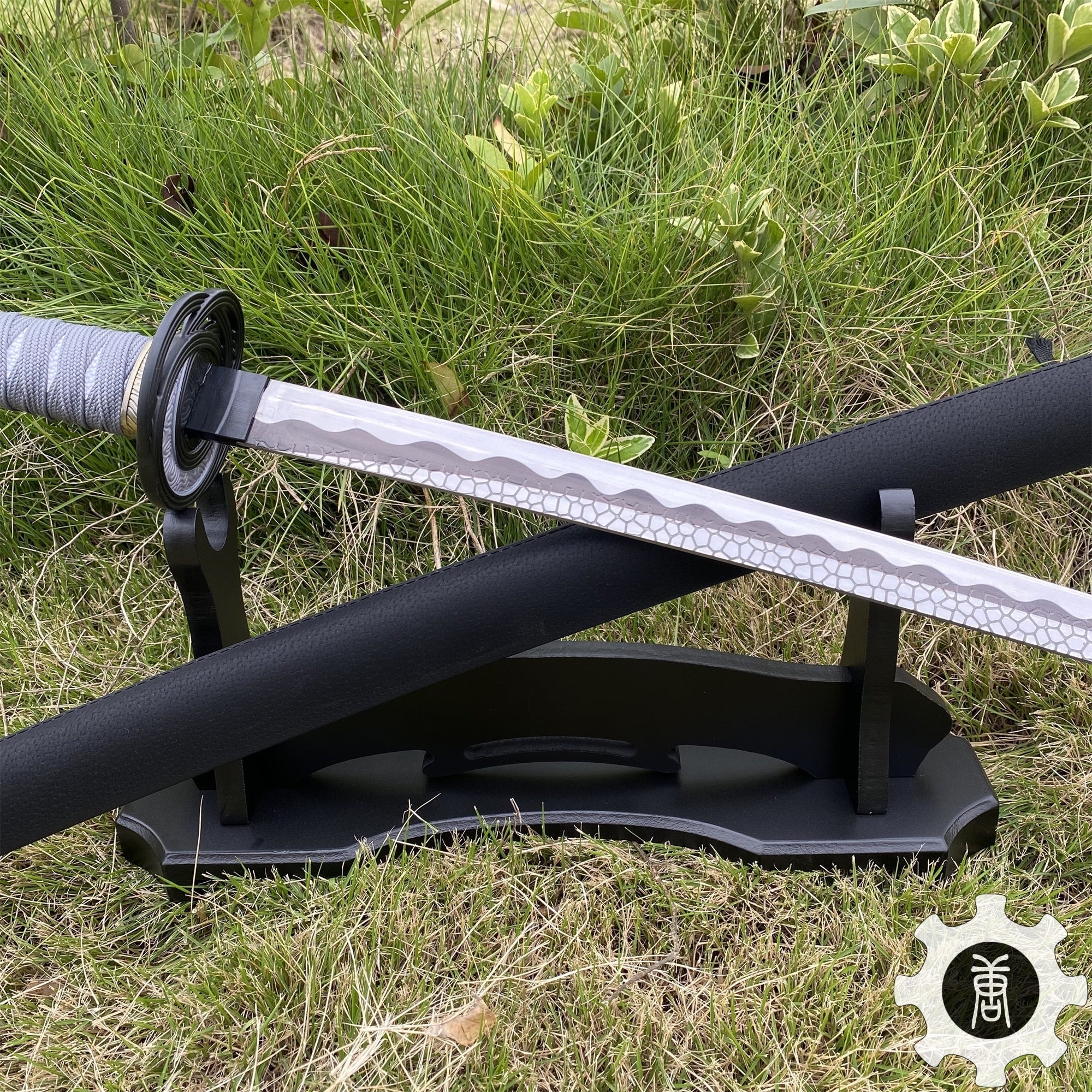 Moonveil Katana Real-Life Metal Replica - Tophatter Daily Deals