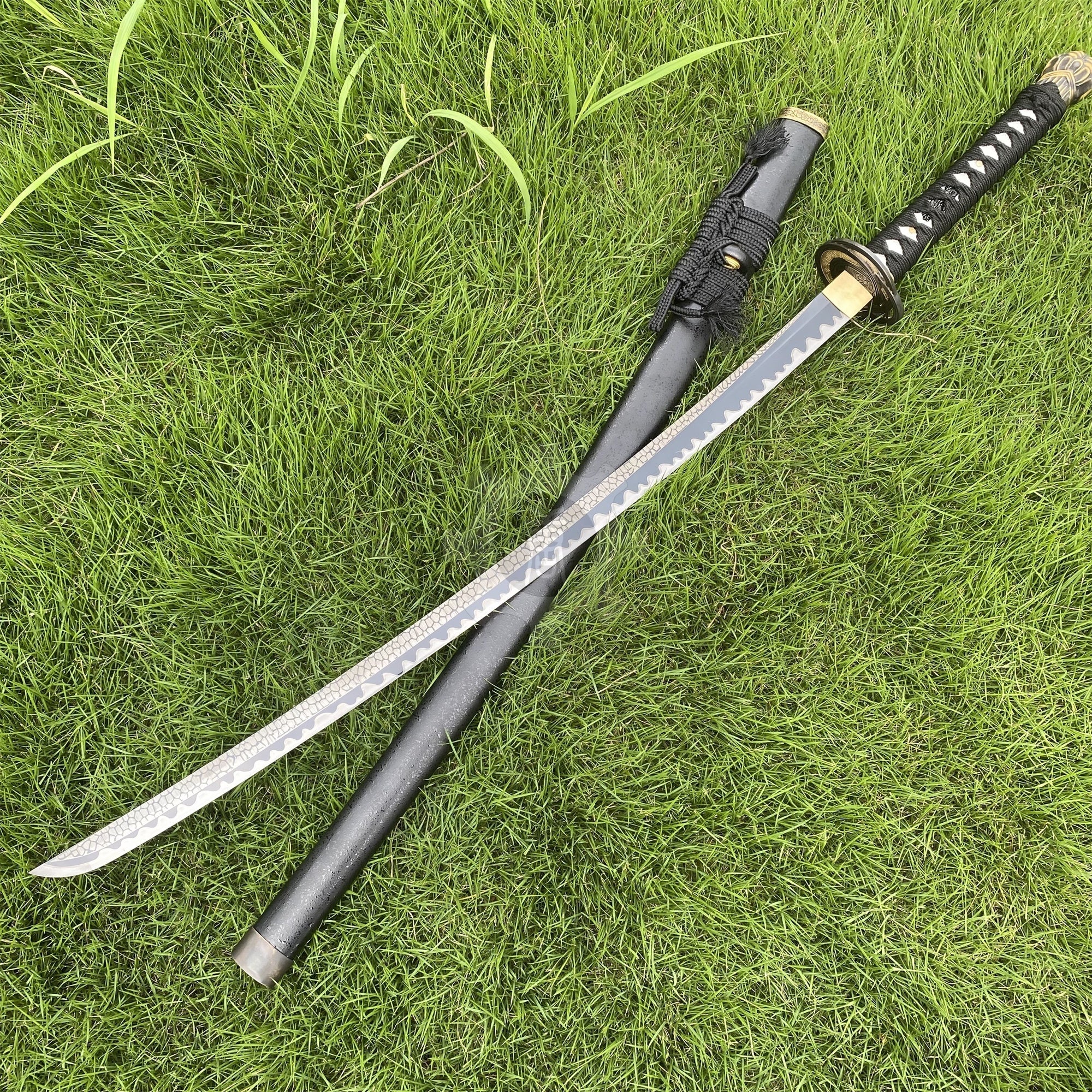 Real-Life Carbon Steel Moonveil Katana Replica - Tophatter Daily Deals