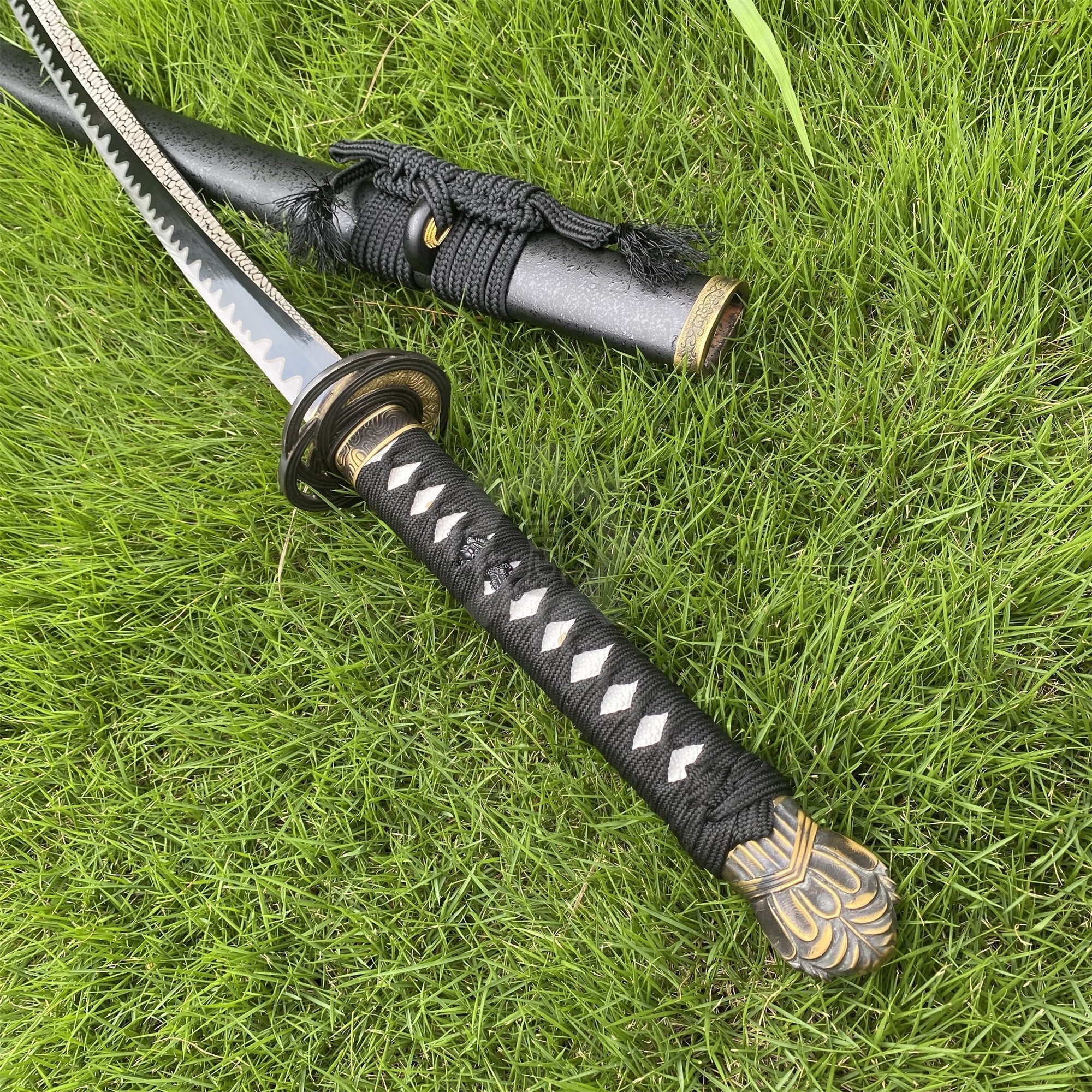 Real-Life Carbon Steel Moonveil Katana Replica - Tophatter Daily Deals