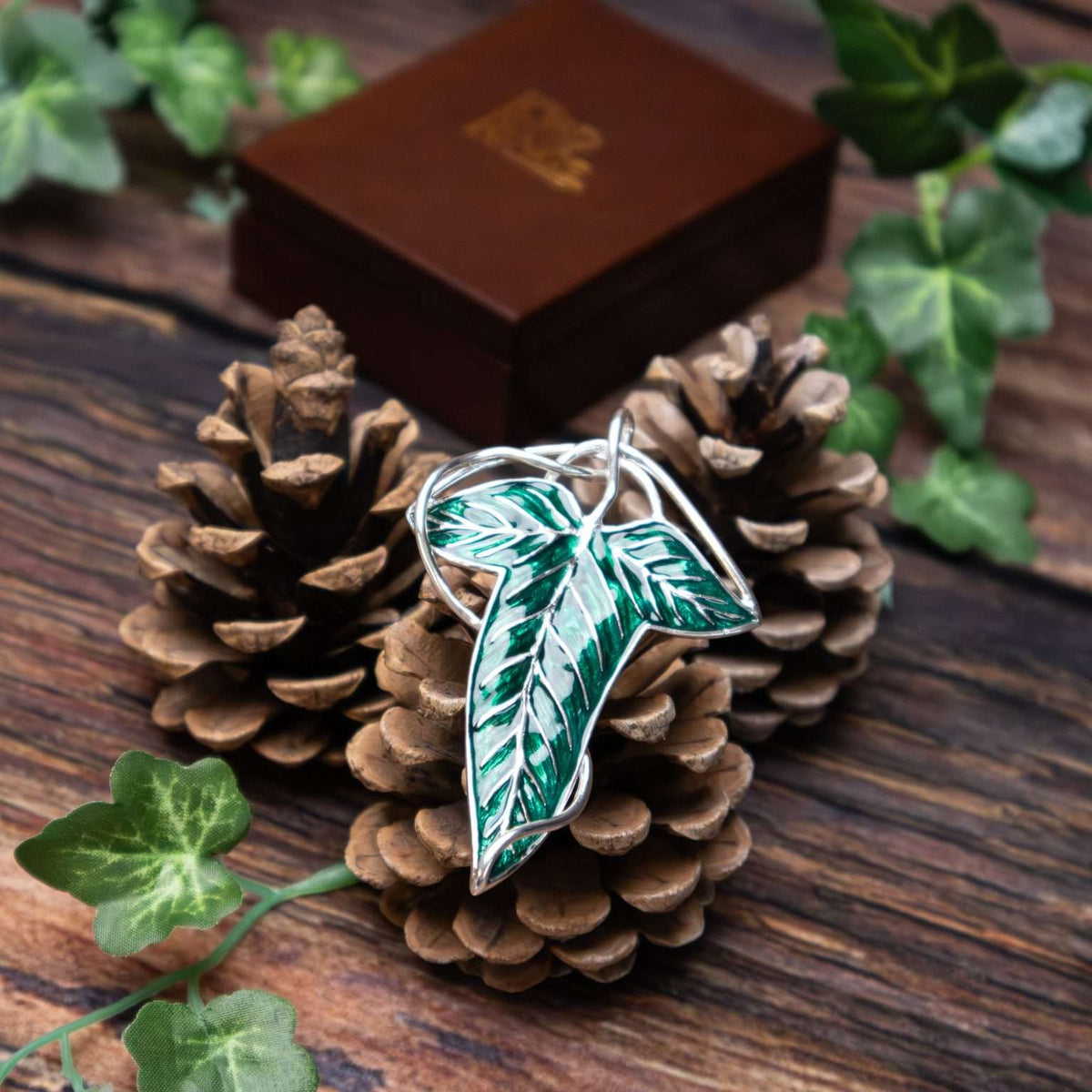 The Lord Of The Rings - Officially Licensed Leaf Of Lothlorien Brooch (Sterling Silver) Brooch - Tophatter Daily Deals