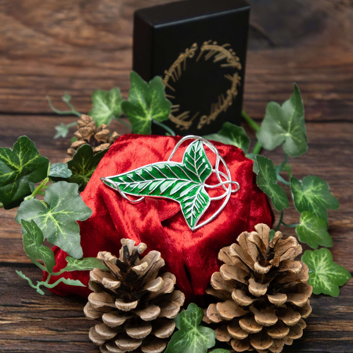 The Lord Of The Rings - Officially Licensed Leaf Of Lothlorien Brooch (Costume) Brooch - Tophatter Daily Deals