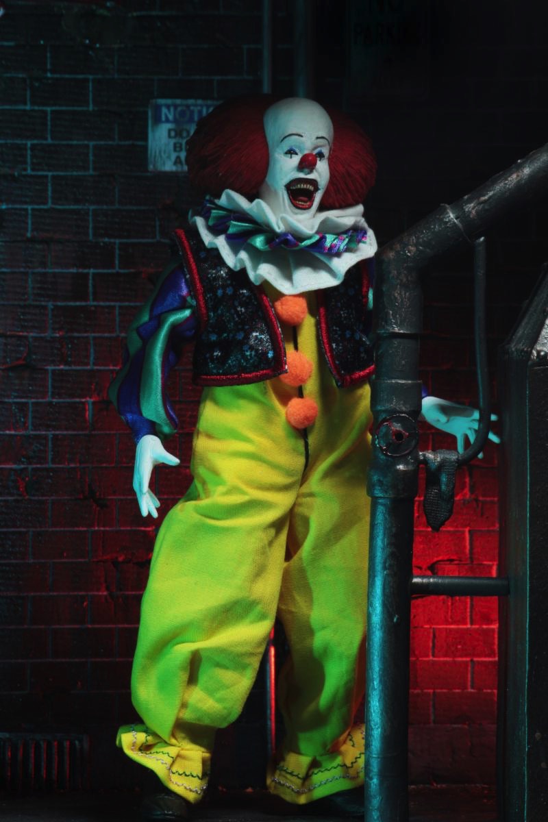 IT – Pennywise Clothed Action Figure Action Figure - Tophatter Daily Deals
