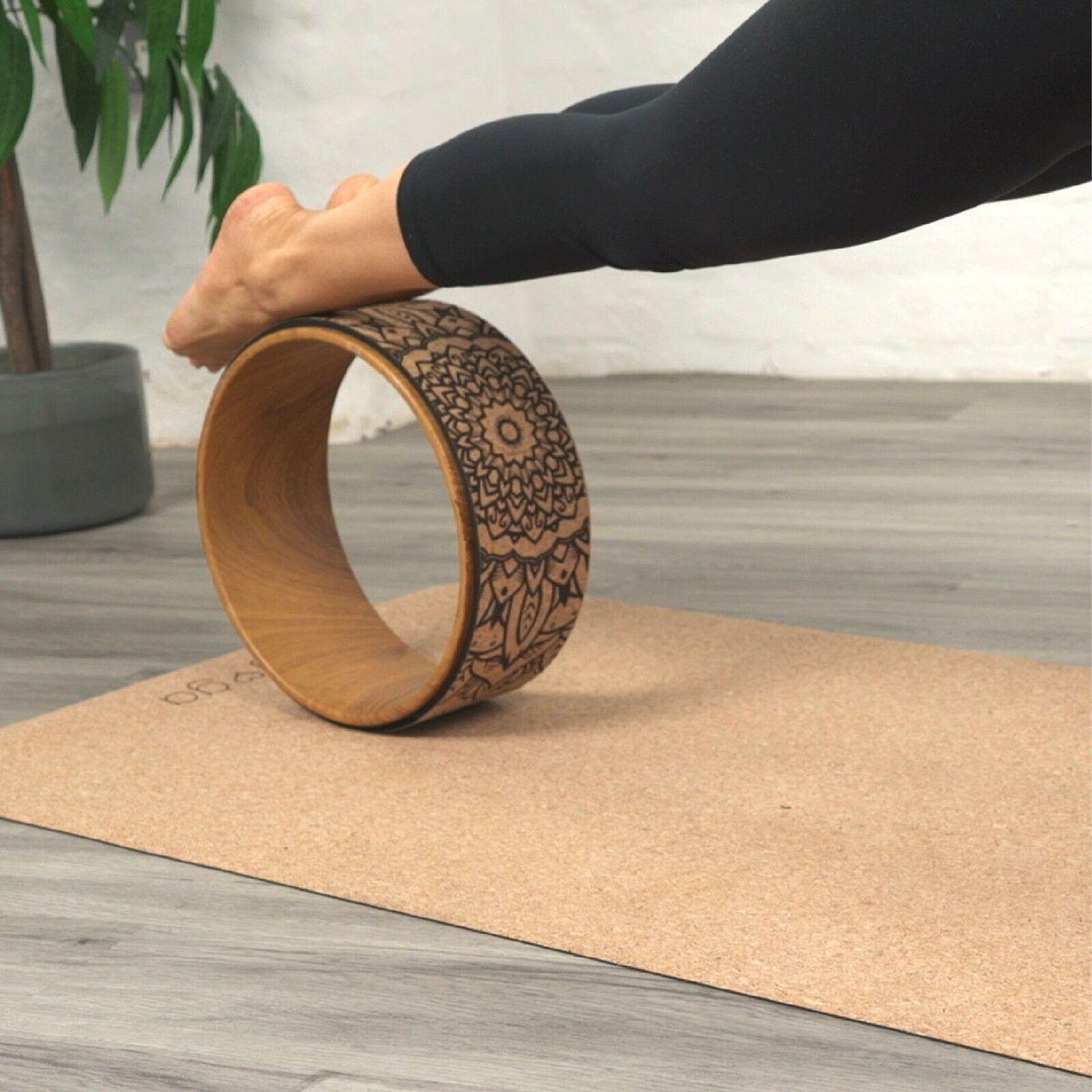 Yoga Wheels UK - Fitness Pilates Ring Stretch Roller Back Workout Home Gym Yoga & Pilates - Tophatter Daily Deals
