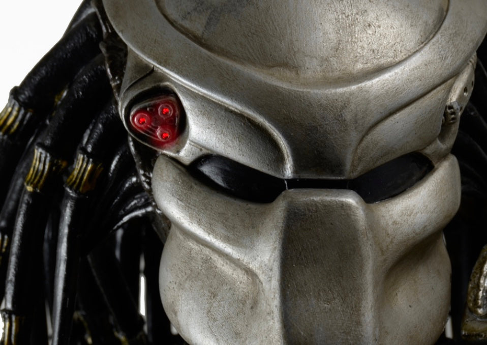 Predator - 1:4 Scale Predator jungle Hunter with LED Lights (19") Collectible Figure - Tophatter Daily Deals