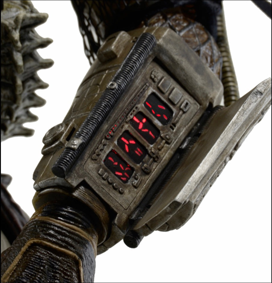 Predator - 1:4 Scale Predator jungle Hunter with LED Lights (19") Collectible Figure - Tophatter Daily Deals