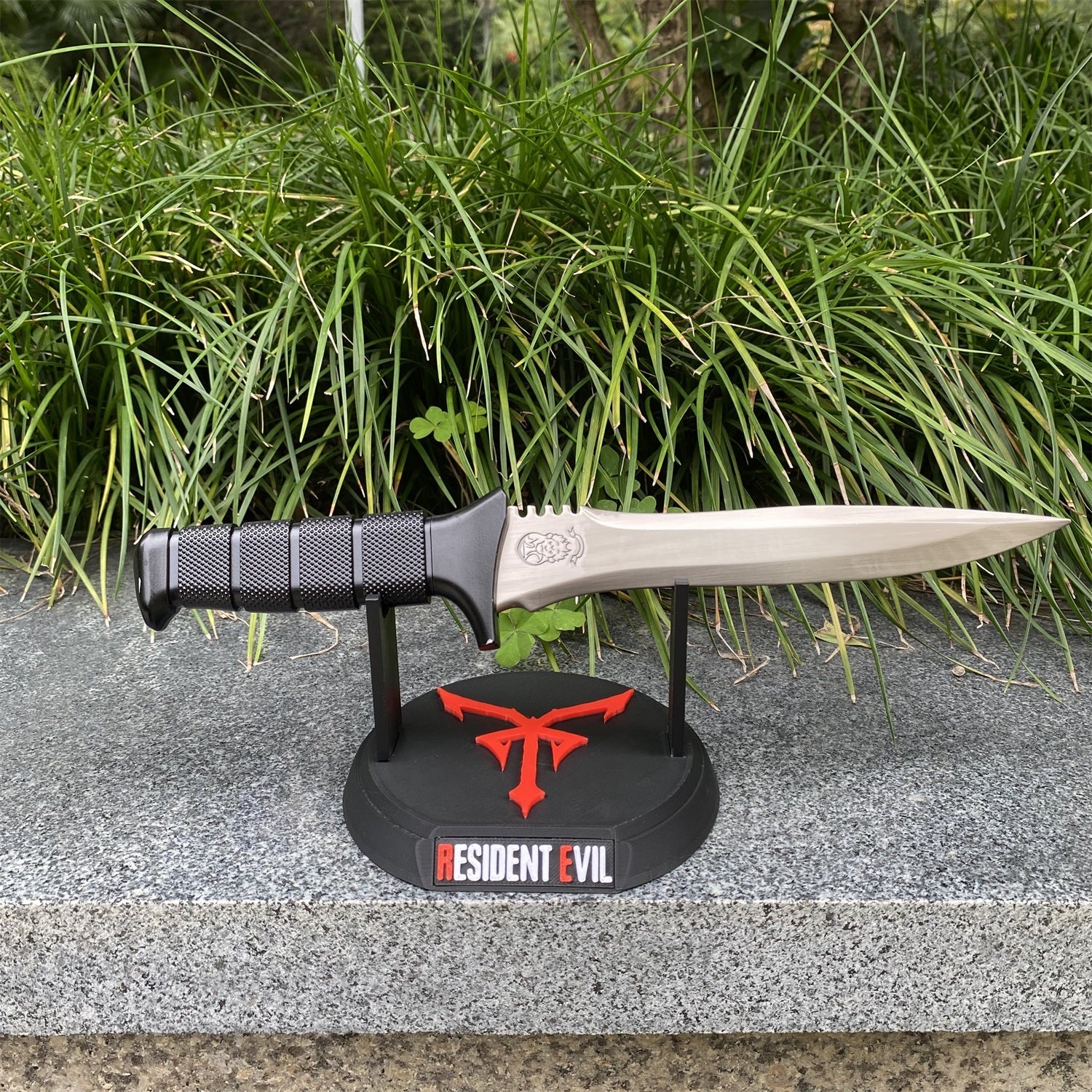 Re4 Primal Knife Blunt Blade Metal Replica Grey Knife With 3D Stand A - Tophatter Daily Deals