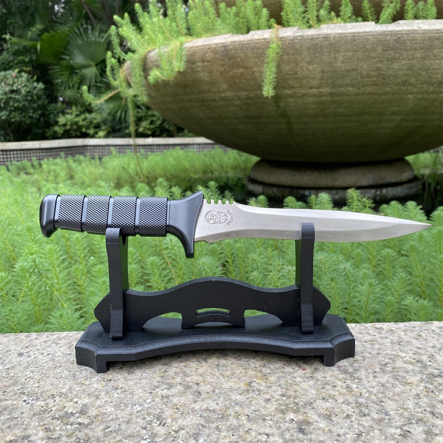 Re4 Primal Knife Blunt Blade Metal Replica Grey With Wooden Stand - Tophatter Daily Deals