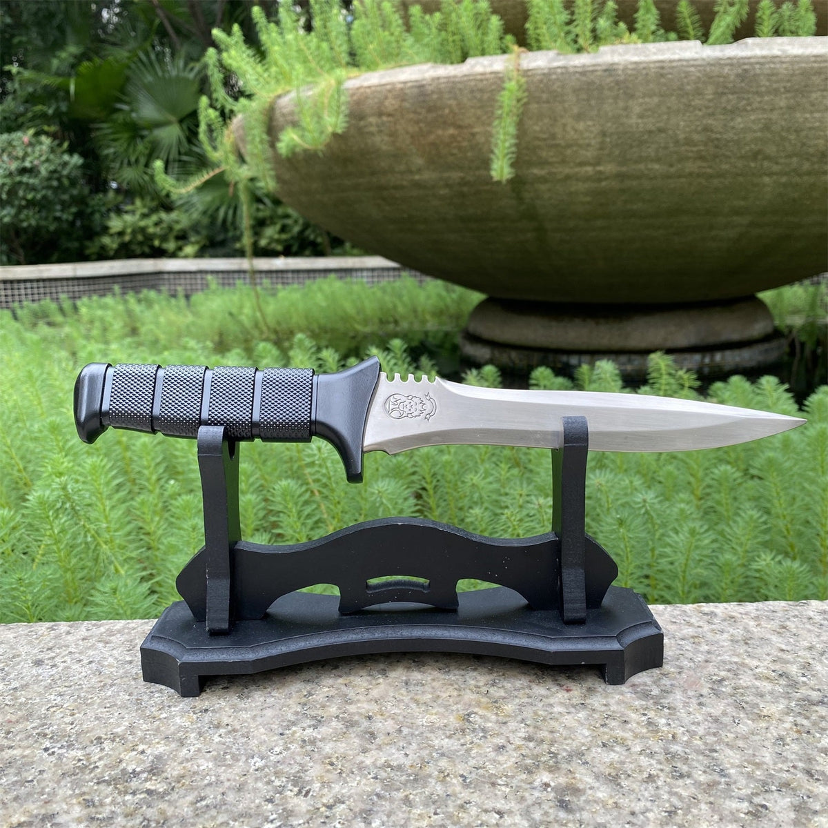 Re4 Primal Knife Blunt Blade Metal Replica Grey With Wooden Stand - Tophatter Daily Deals
