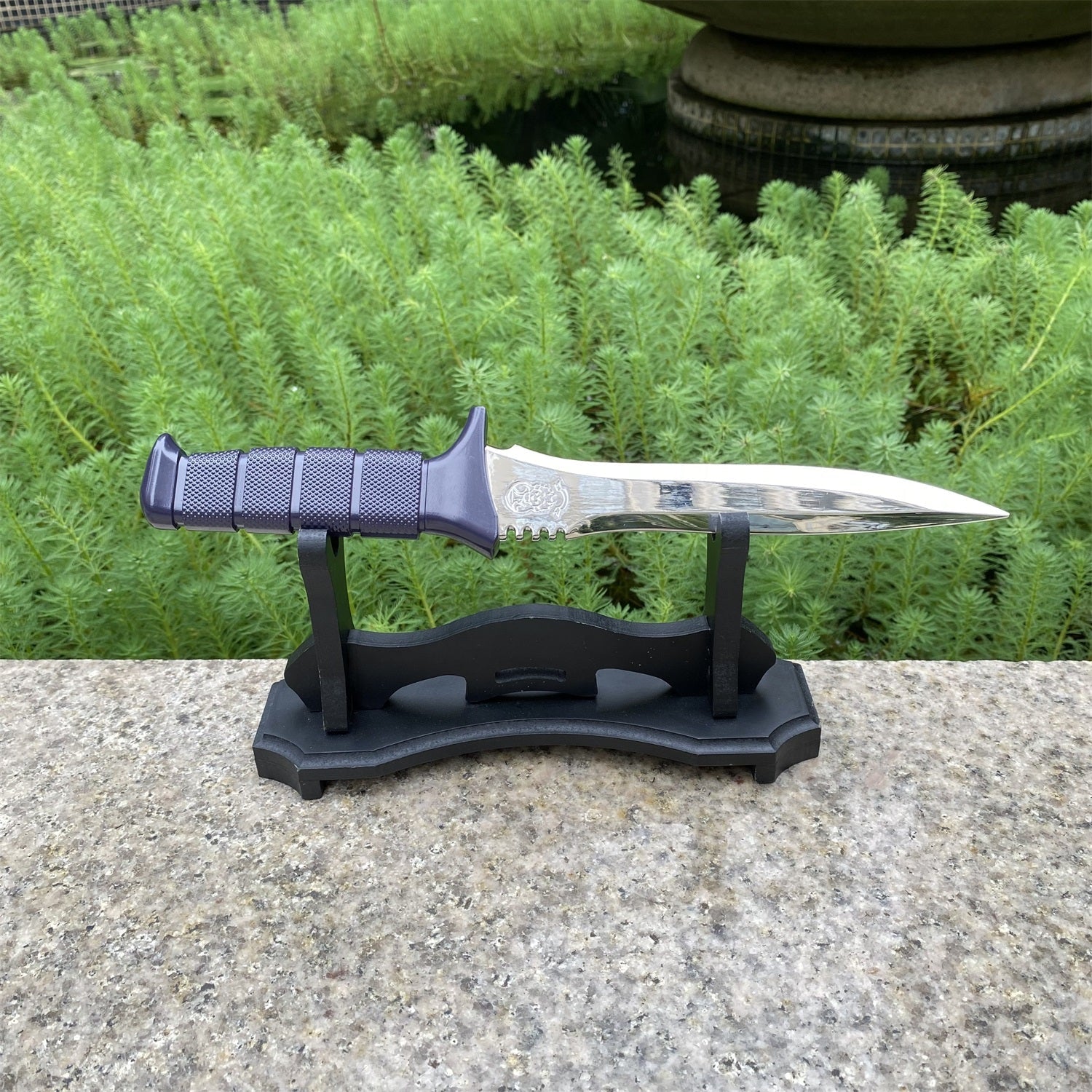 Re4 Primal Knife Blunt Blade Metal Replica Silvery Knife With Wooden Stand - Tophatter Daily Deals