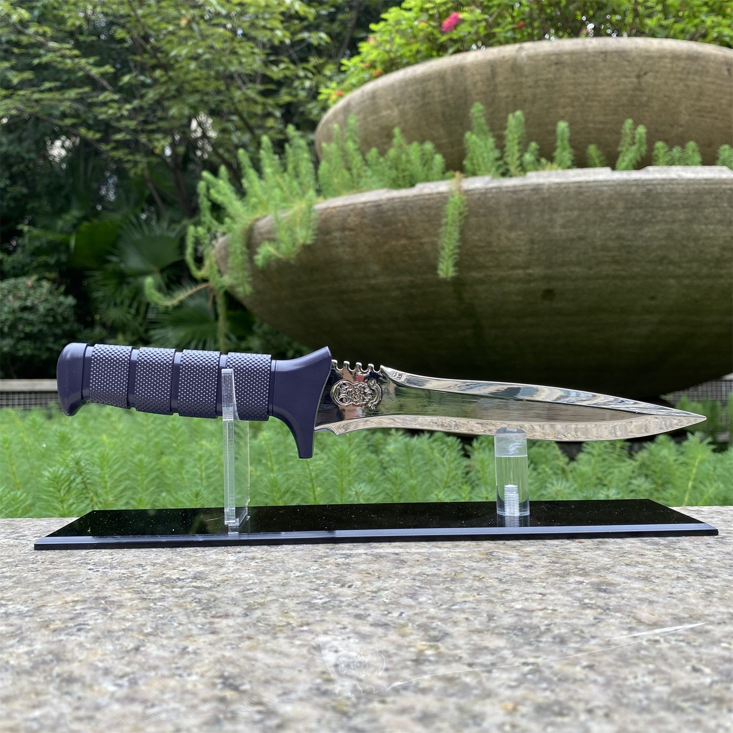 Re4 Primal Knife Blunt Blade Metal Replica Silvery With Acrylic Stand - Tophatter Daily Deals