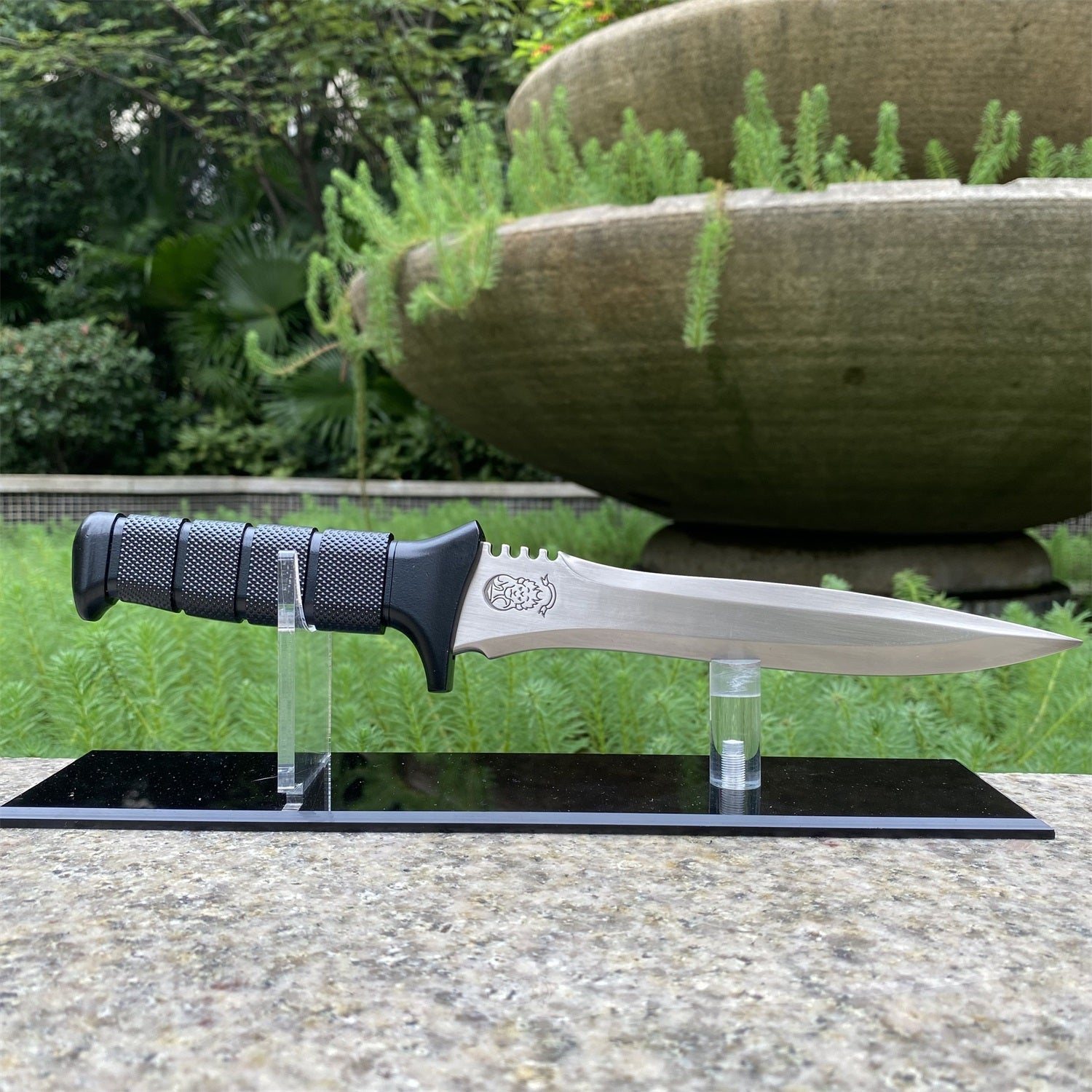 Re4 Primal Knife Blunt Blade Metal Replica Grey With Acrylic Stand - Tophatter Daily Deals