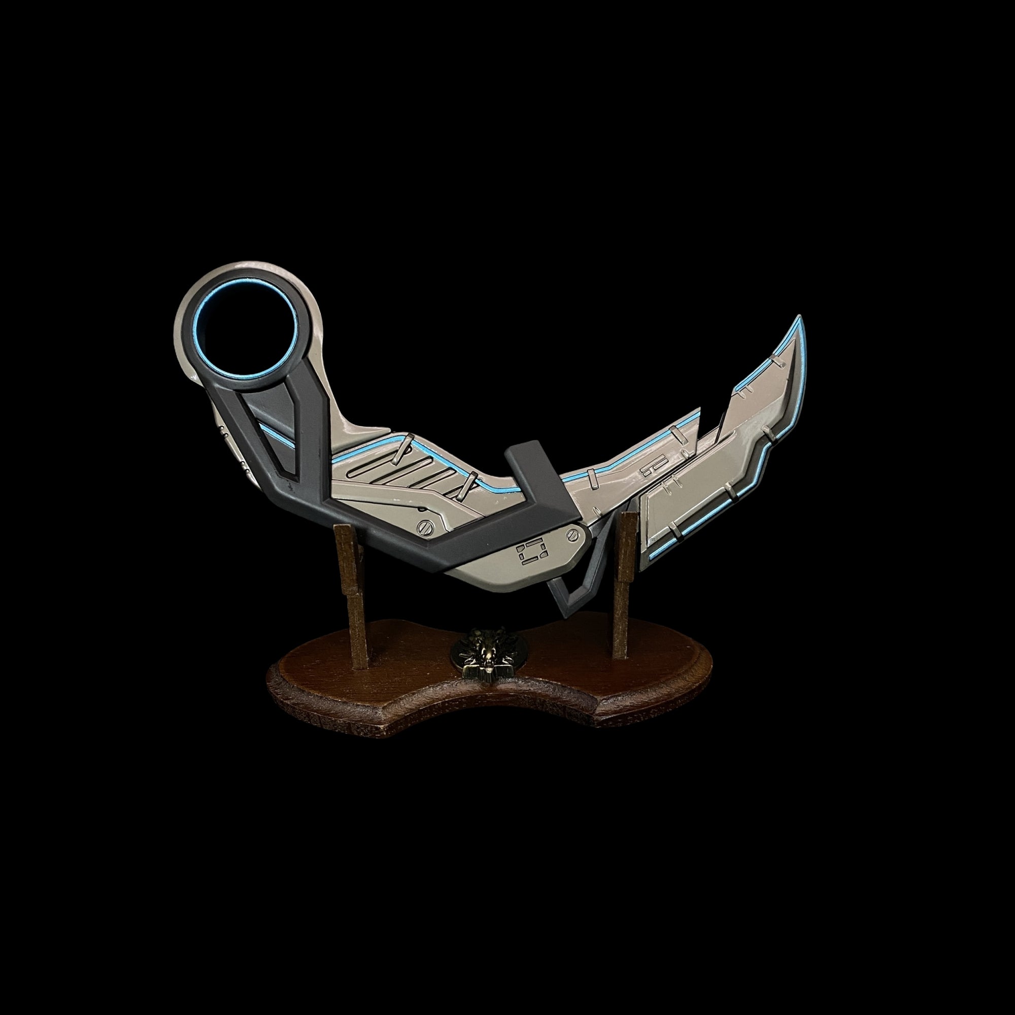 RGX Karambit RGX 11z Pro karambit Blunt Blade Metal Replica Blue & Oak Stand - Tophatter Daily Deals