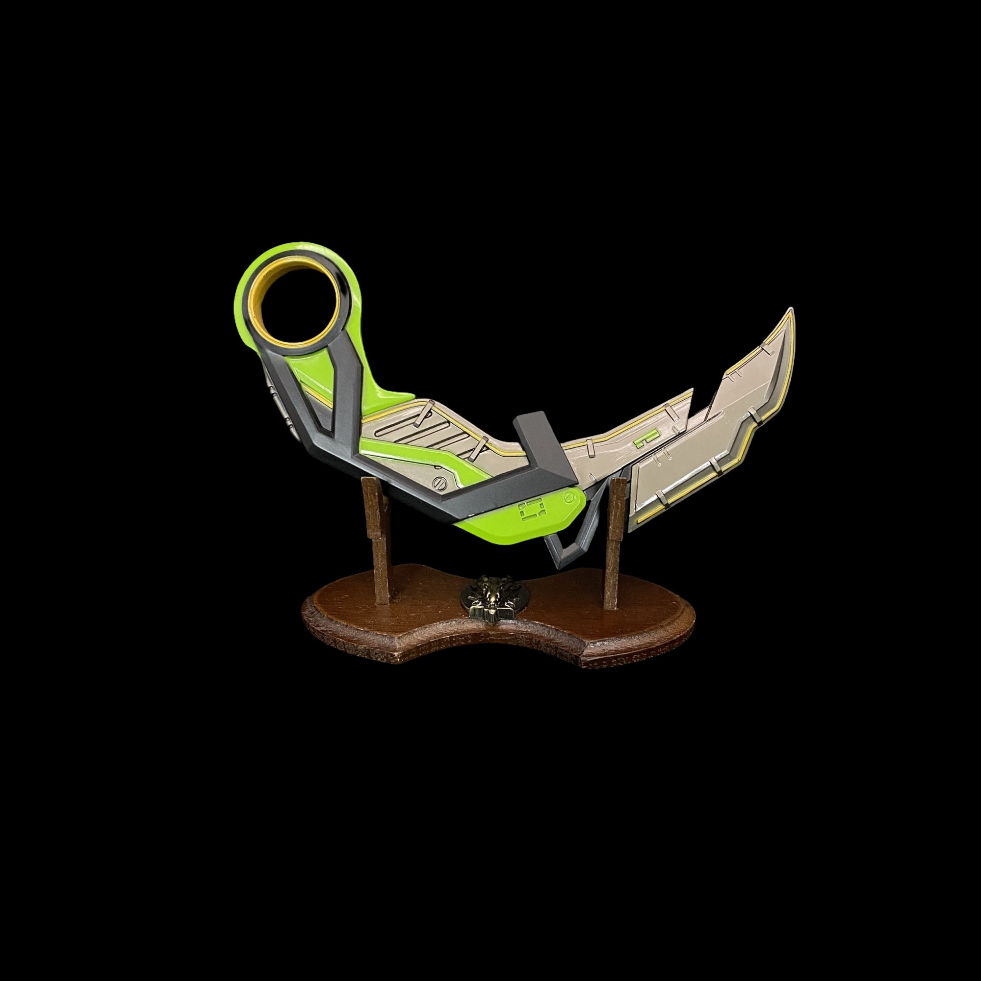 RGX Karambit RGX 11z Pro karambit Blunt Blade Metal Replica Green & Oak Stand - Tophatter Daily Deals