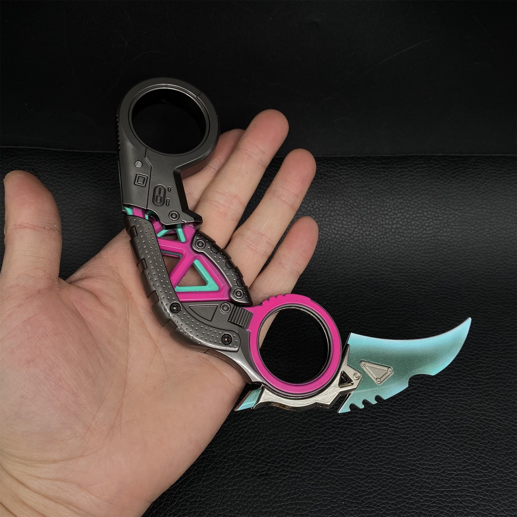 New Raptor's Claw Metal Blunt Replica-Foldable Version Green Only - Tophatter Daily Deals