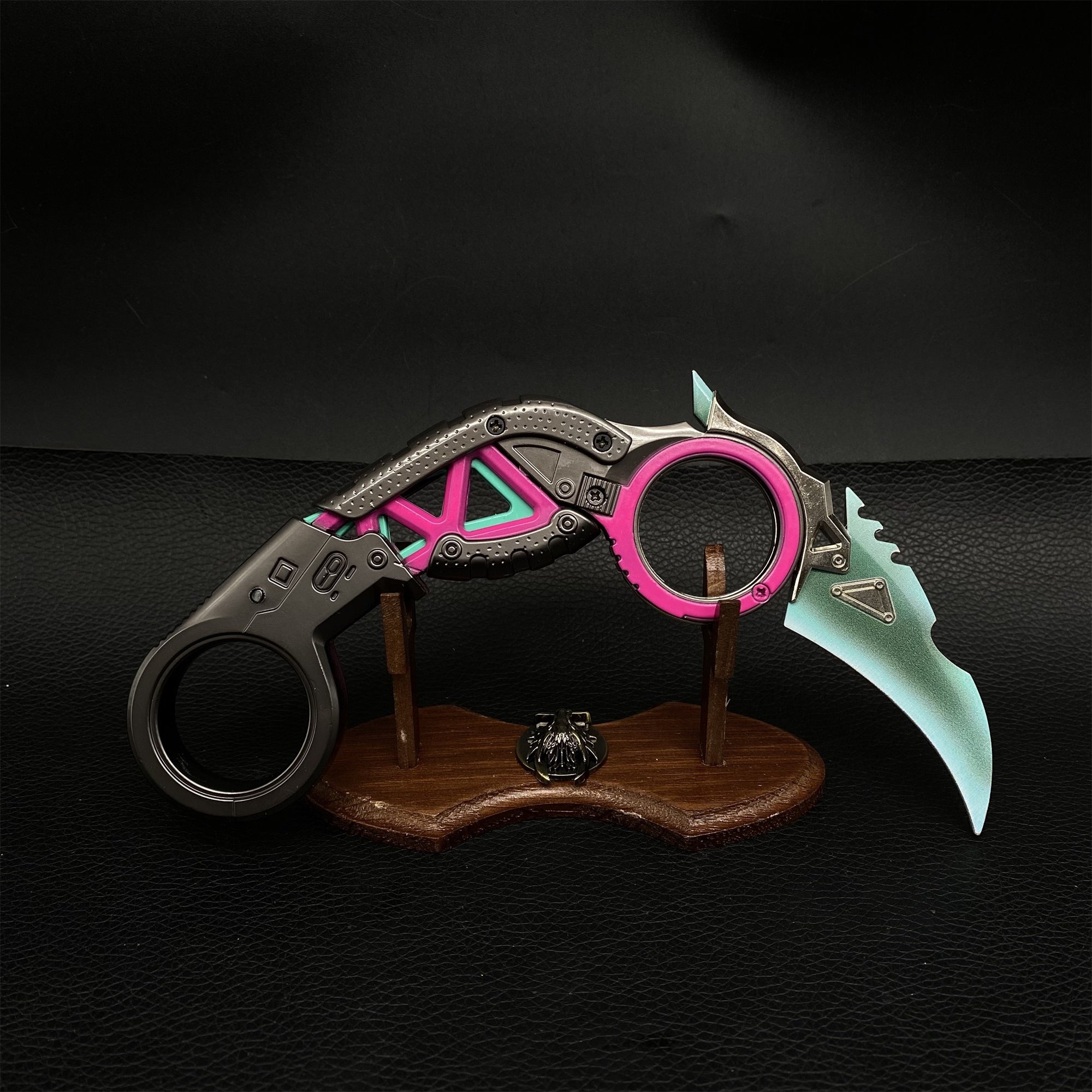 New Raptor's Claw Metal Blunt Replica-Foldable Version Green & Stand - Tophatter Daily Deals