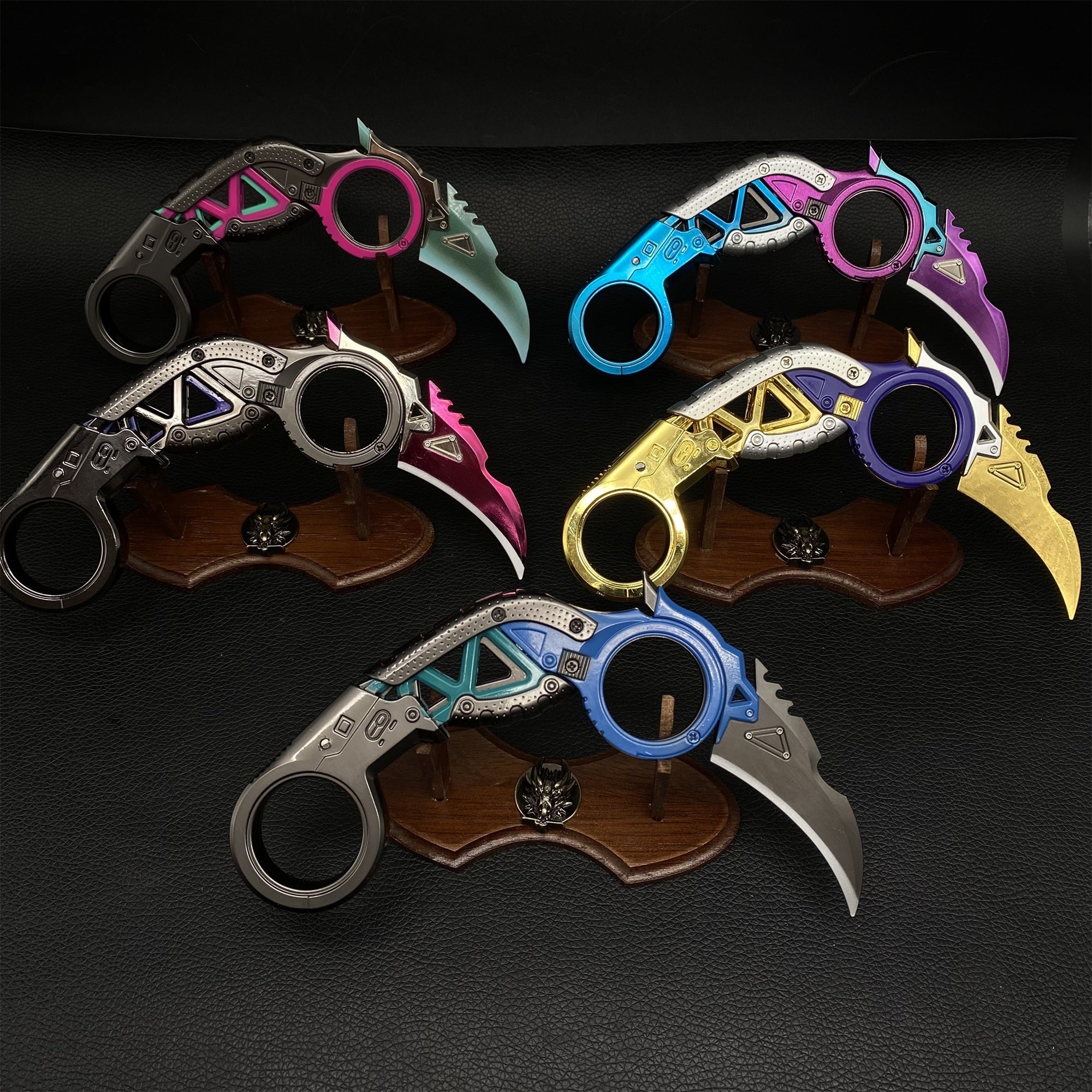 New Raptor's Claw Metal Blunt Replica-Foldable Version 5 Karambits & 5 Stands - Tophatter Daily Deals